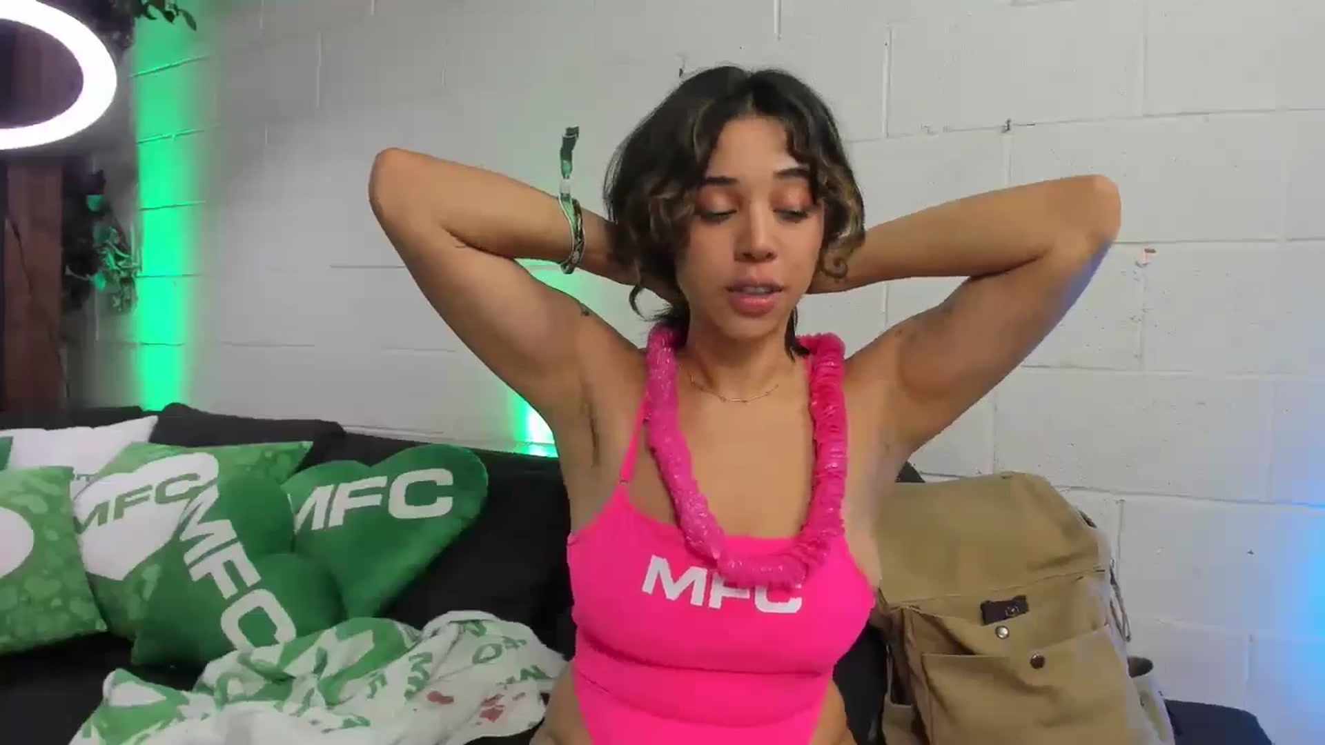 Gallery image thumbnail from KissingHigh's myfreecams stream on, 05/21/2024, 03:38 image 12 of 20