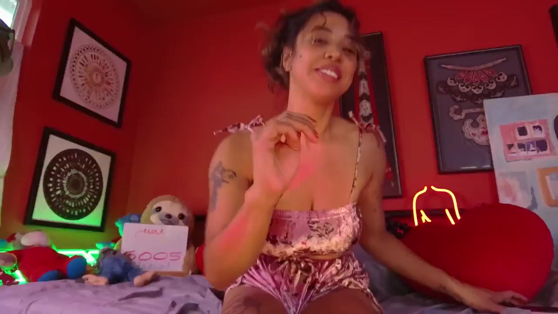 Gallery image thumbnail from KissingHigh's myfreecams stream on, 07/01/2024, 02:49 image 12 of 20