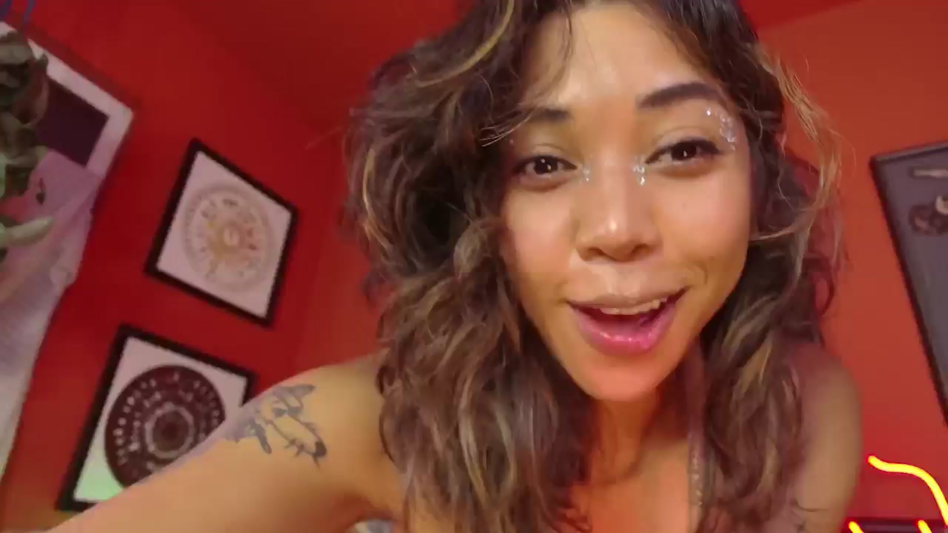 Gallery image thumbnail from KissingHigh's myfreecams stream on, 07/12/2024, 03:38 image 19 of 20