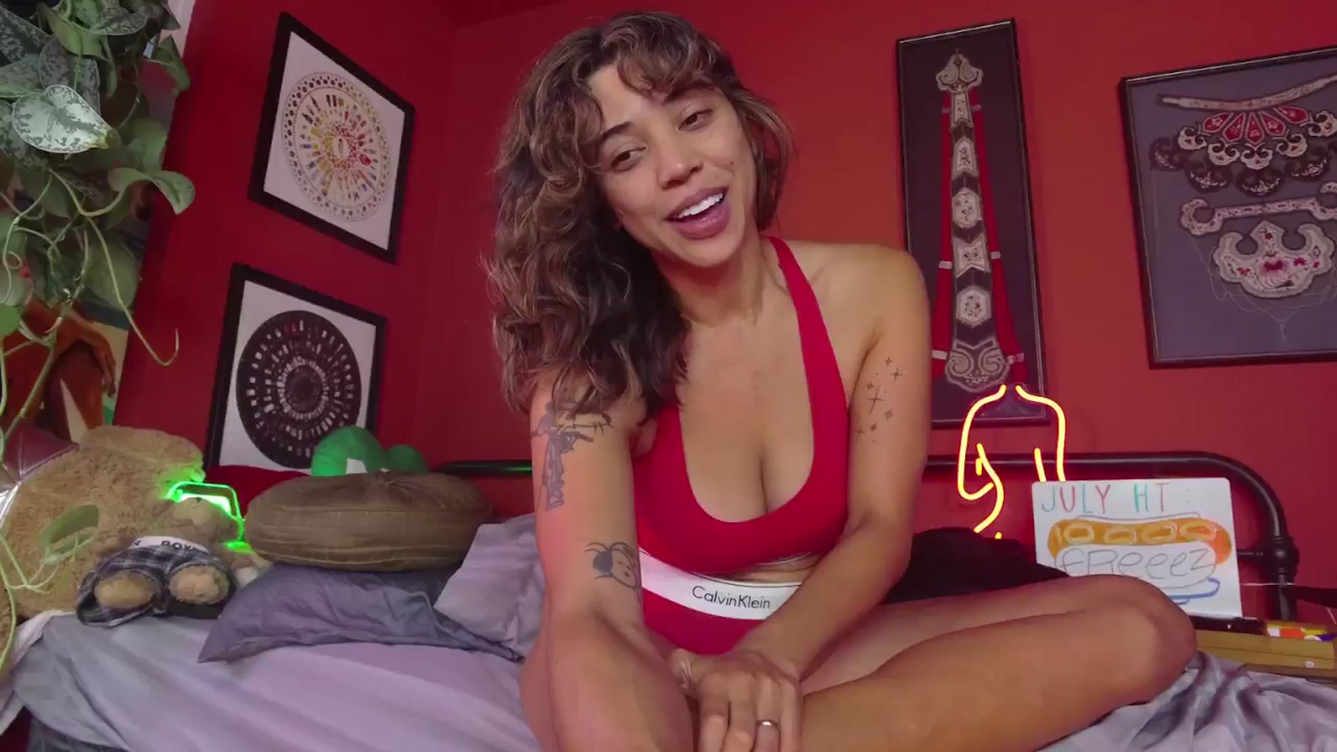 Gallery image thumbnail from KissingHigh's myfreecams stream on, 07/29/2024, 04:41 image 4 of 20