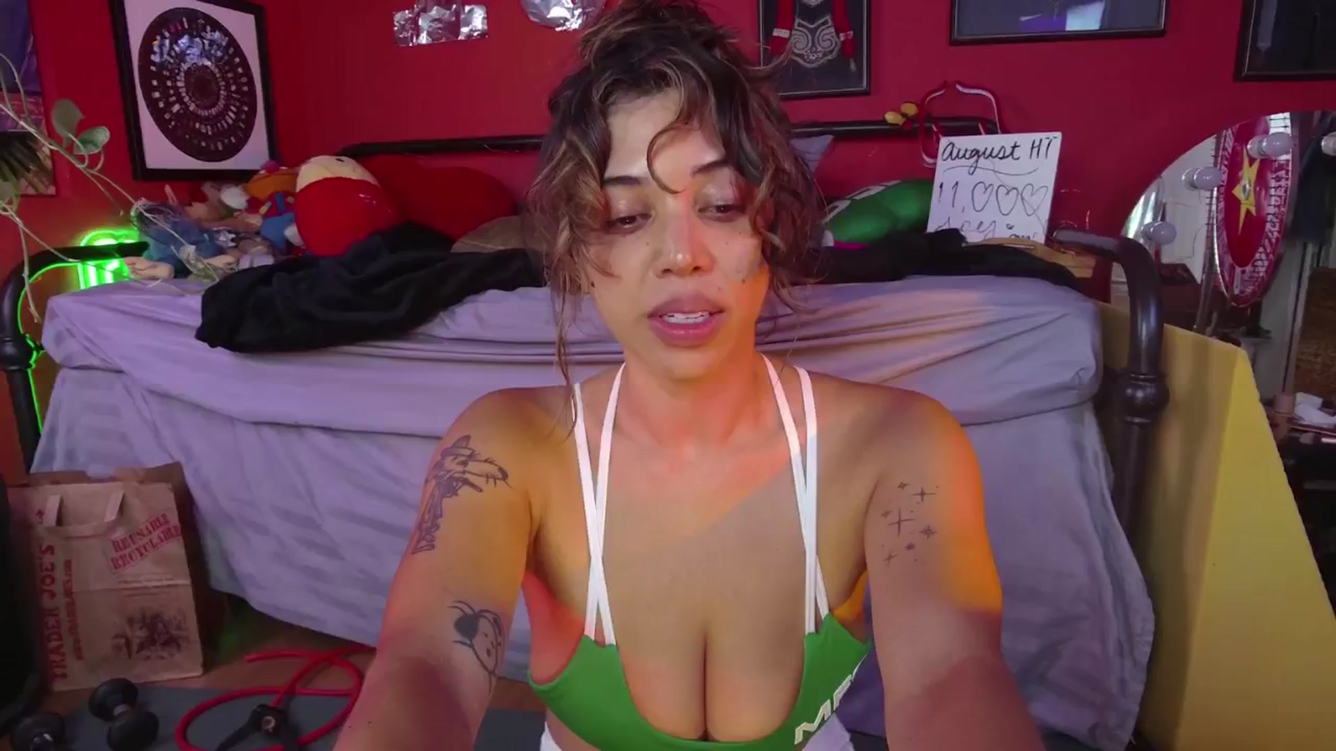 Gallery image thumbnail from KissingHigh's myfreecams stream on, 08/20/2024, 04:03 image 1 of 20