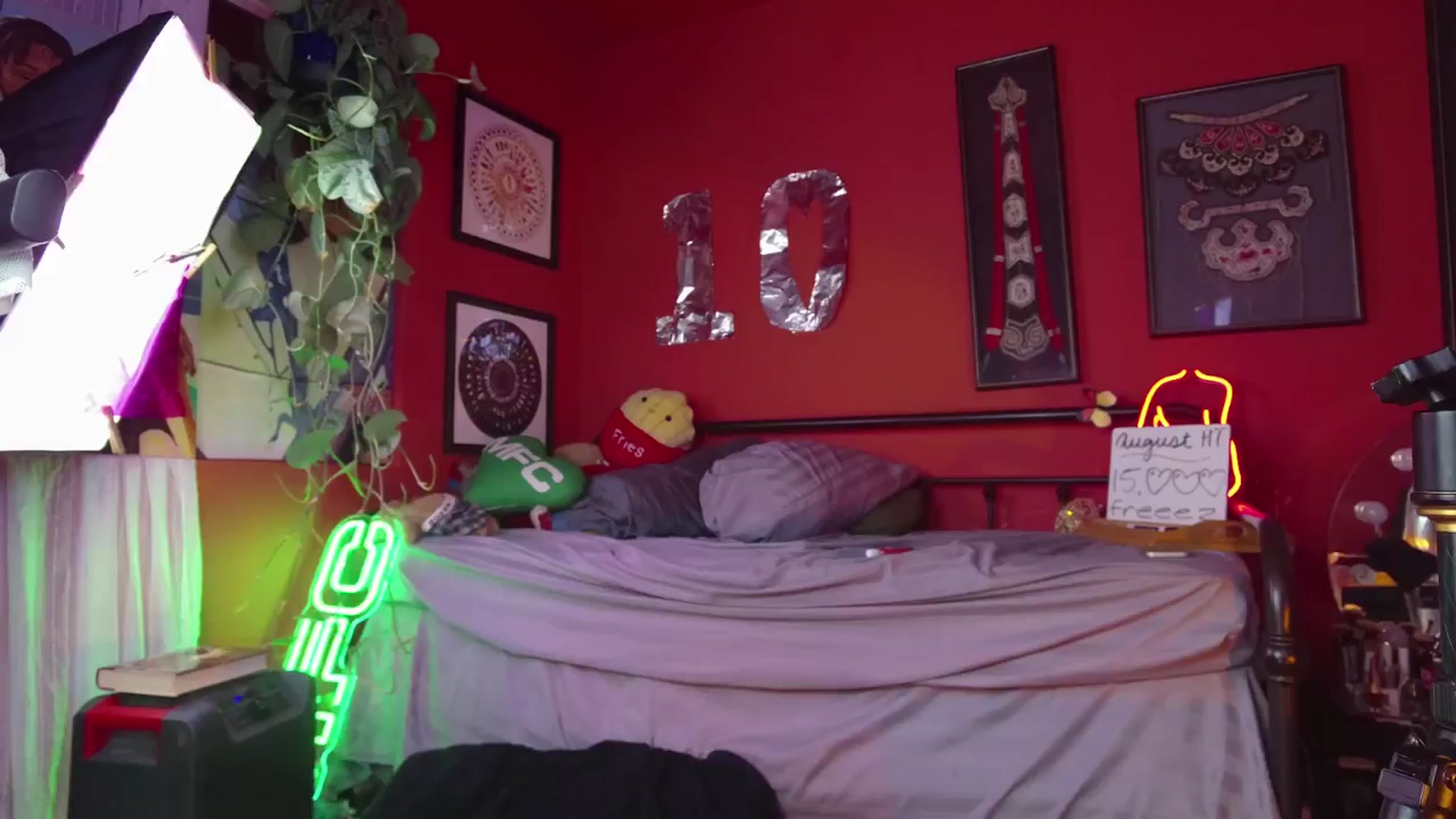 Gallery image thumbnail from KissingHigh's myfreecams stream on, 09/01/2024, 06:19 image 19 of 20