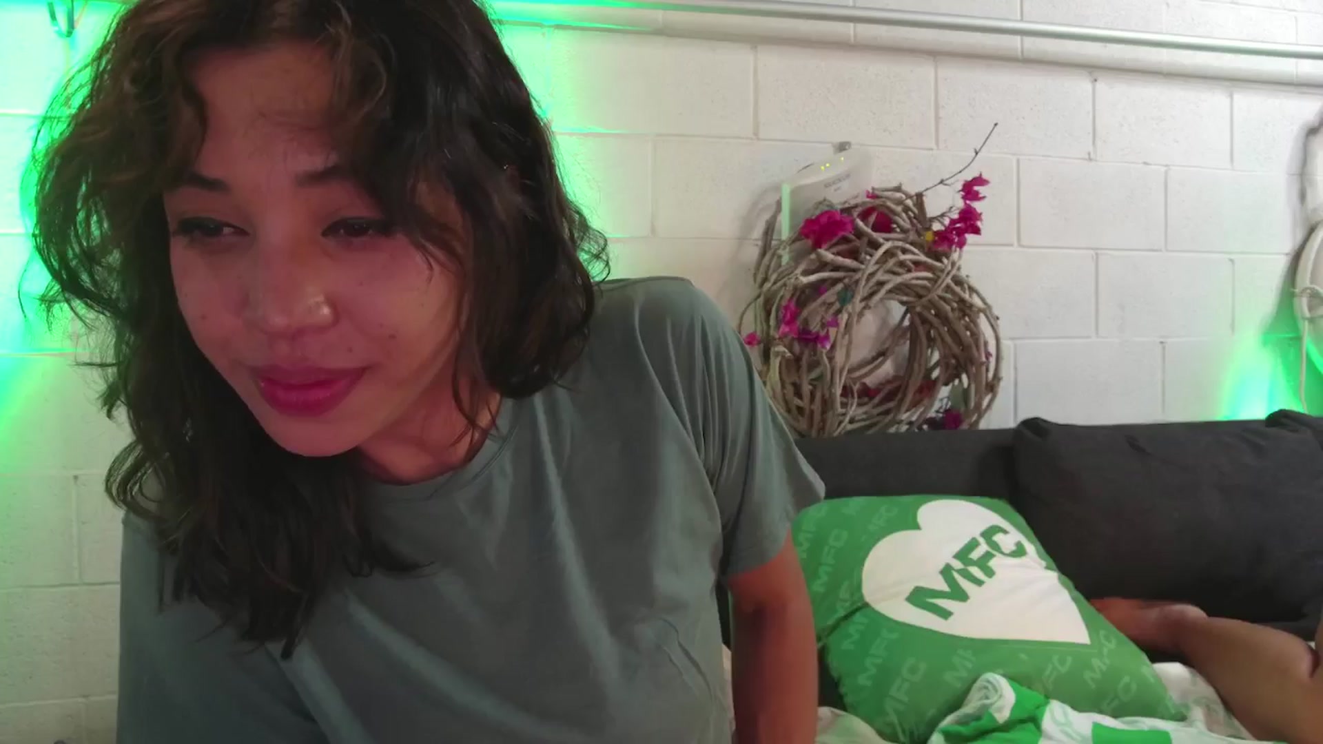 Gallery image thumbnail from KissingHigh's myfreecams stream on, 09/24/2024, 06:00 image 6 of 20