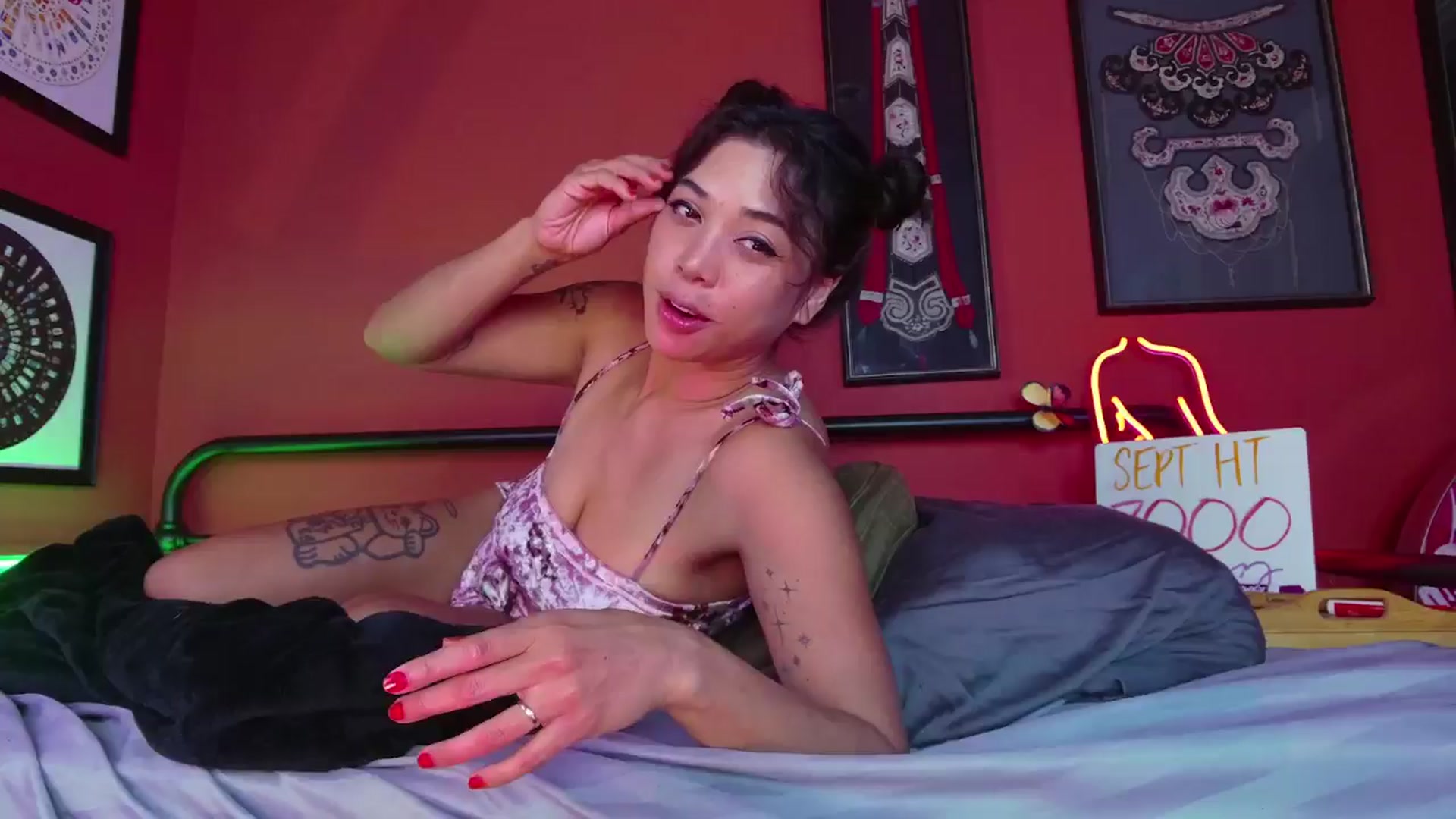Gallery image thumbnail from KissingHigh's myfreecams stream on, 10/01/2024, 03:37 image 7 of 20