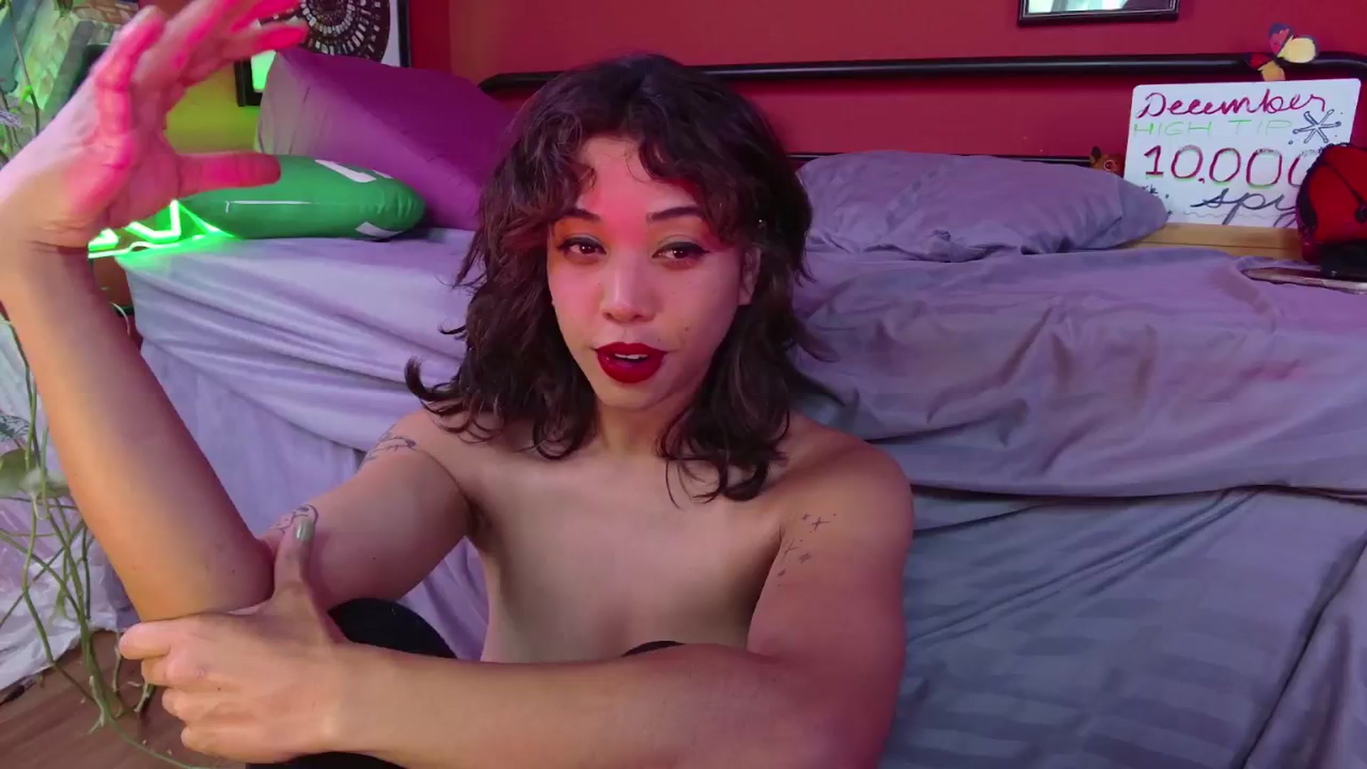 Gallery image thumbnail from KissingHigh's myfreecams stream on, 12/24/2024, 05:30 image 16 of 20