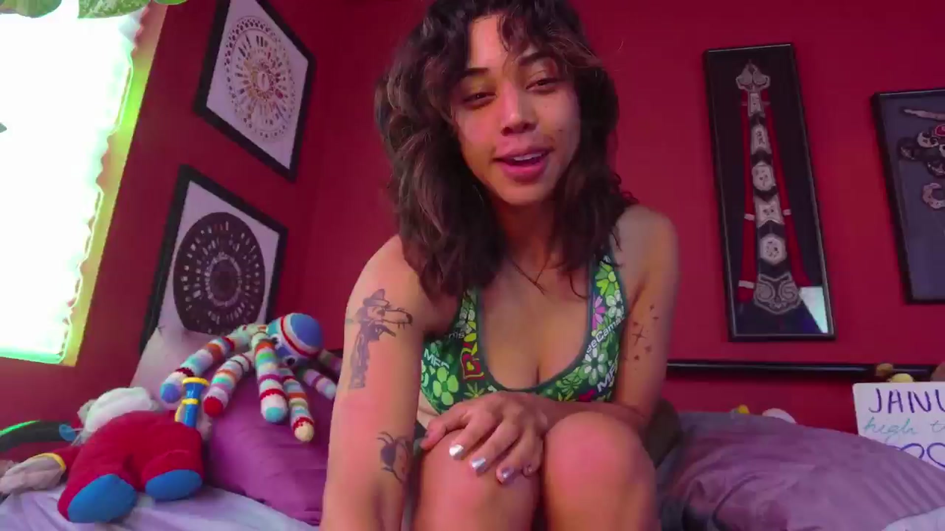 Gallery image thumbnail from KissingHigh's myfreecams stream on, 01/26/2025, 19:04 image 9 of 20