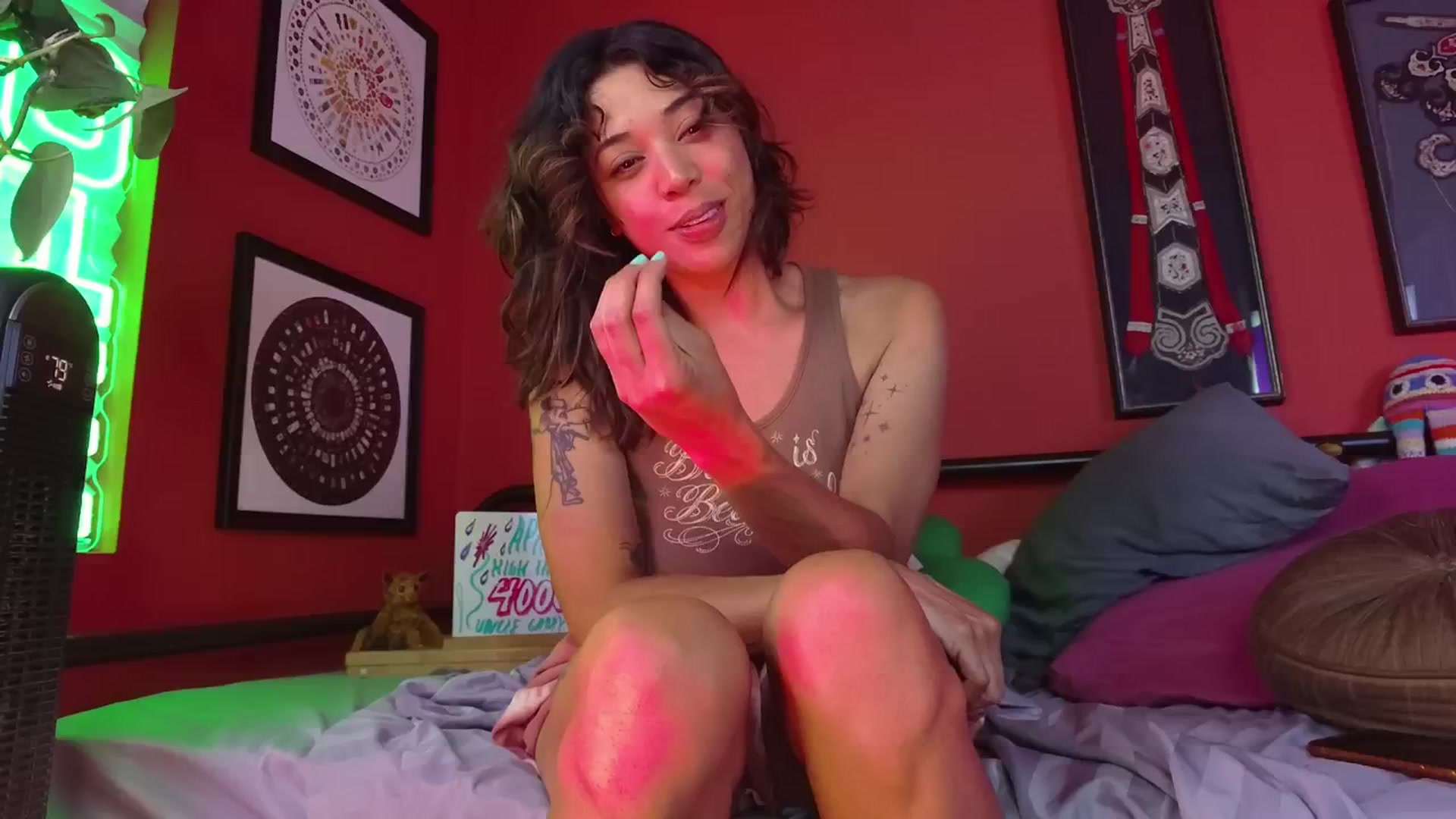 Gallery image thumbnail from KissingHigh's myfreecams stream on, 04/18/2025, 04:03 image 10 of 20