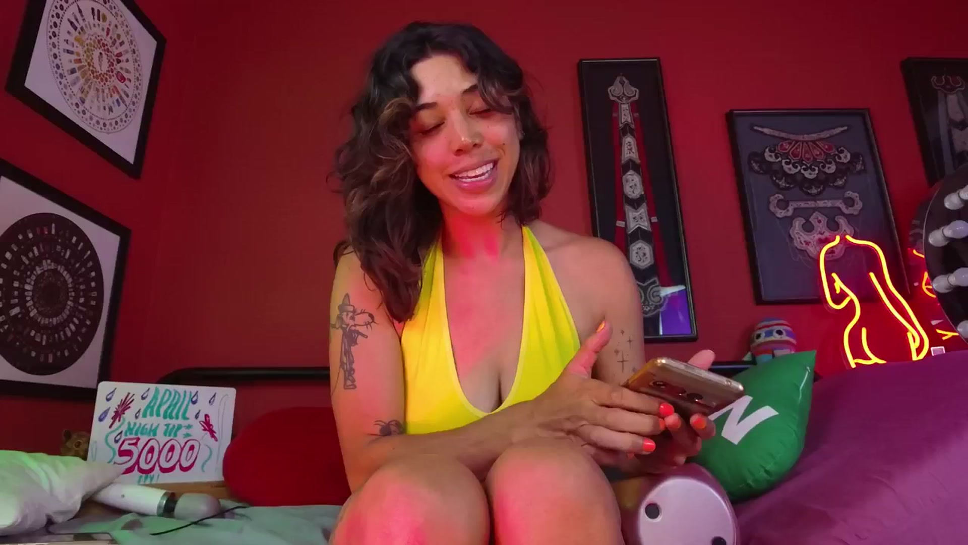 Gallery image thumbnail from KissingHigh's myfreecams stream on, 04/25/2025, 04:09 image 10 of 20