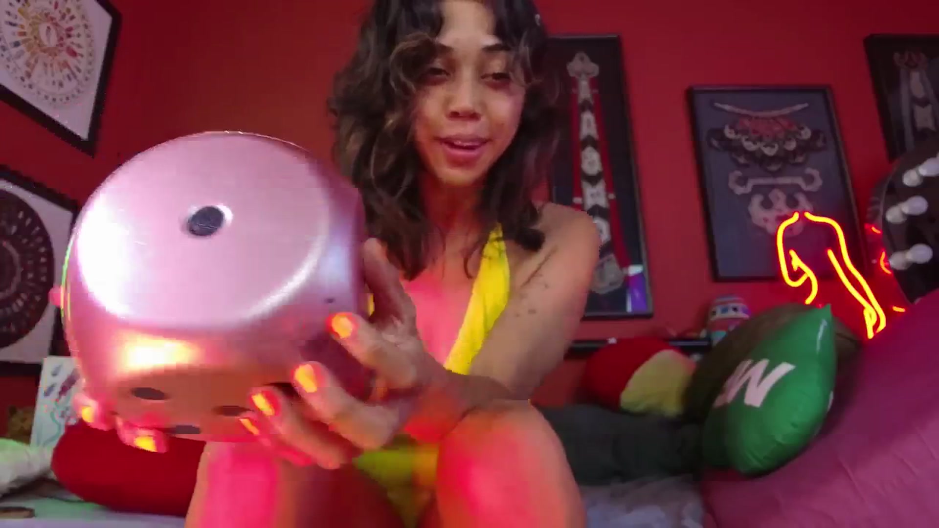 Gallery image thumbnail from KissingHigh's myfreecams stream on, 04/25/2025, 04:09 image 19 of 20
