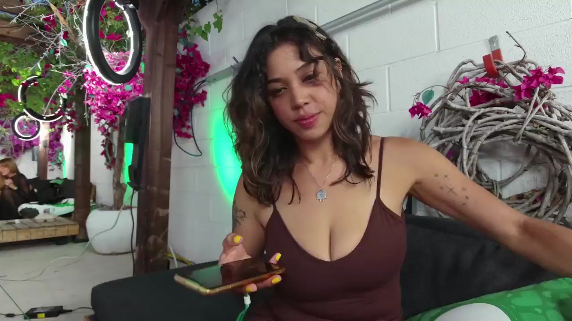 Gallery image thumbnail from KissingHigh's myfreecams stream on, 05/20/2025, 04:58 image 1 of 20