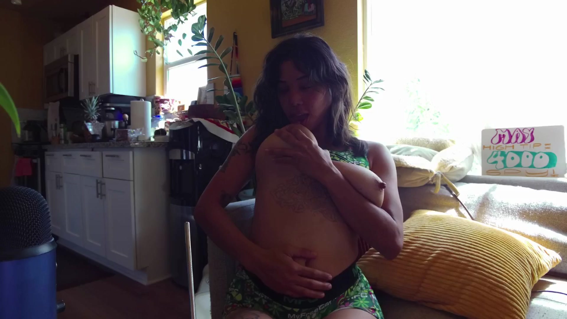 Gallery image thumbnail from KissingHigh's myfreecams stream on, 05/25/2025, 17:56 image 2 of 20