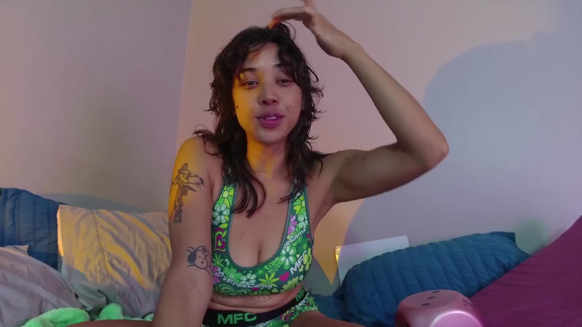Gallery image thumbnail from KissingHigh's myfreecams stream on, 06/14/2025, 24:01 image 13 of 20