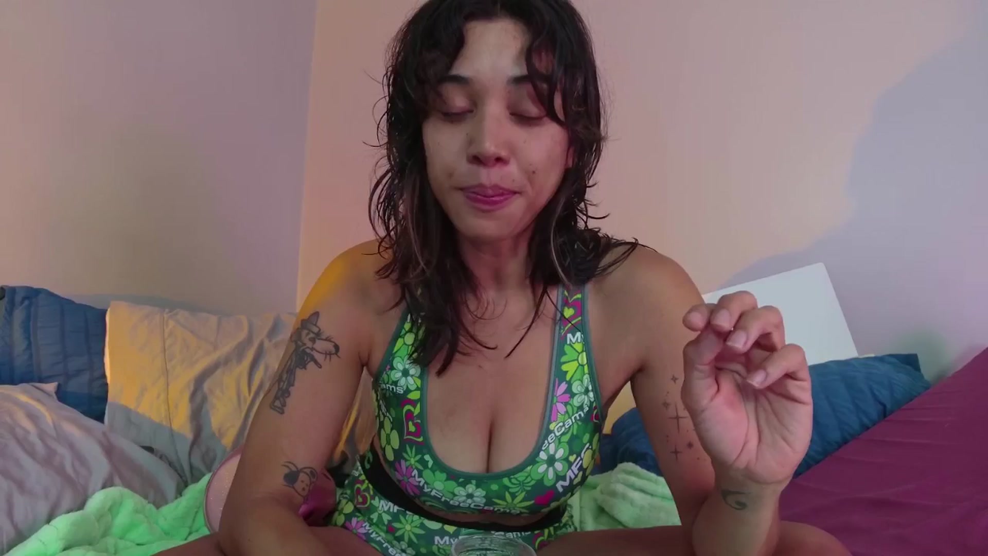 Gallery image thumbnail from KissingHigh's myfreecams stream on, 06/14/2025, 24:01 image 10 of 20