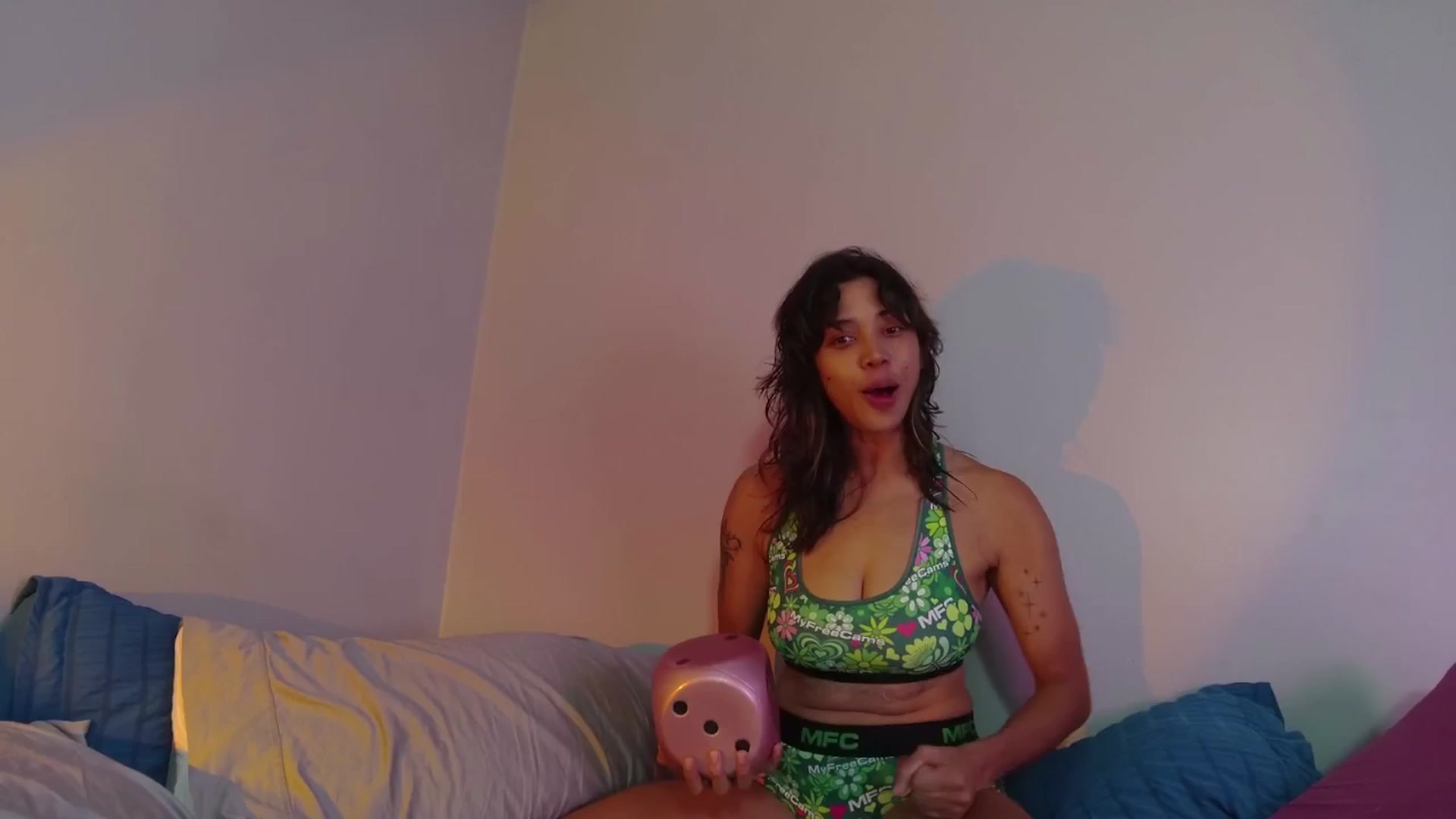 Gallery image thumbnail from KissingHigh's myfreecams stream on, 06/14/2025, 24:01 image 17 of 20