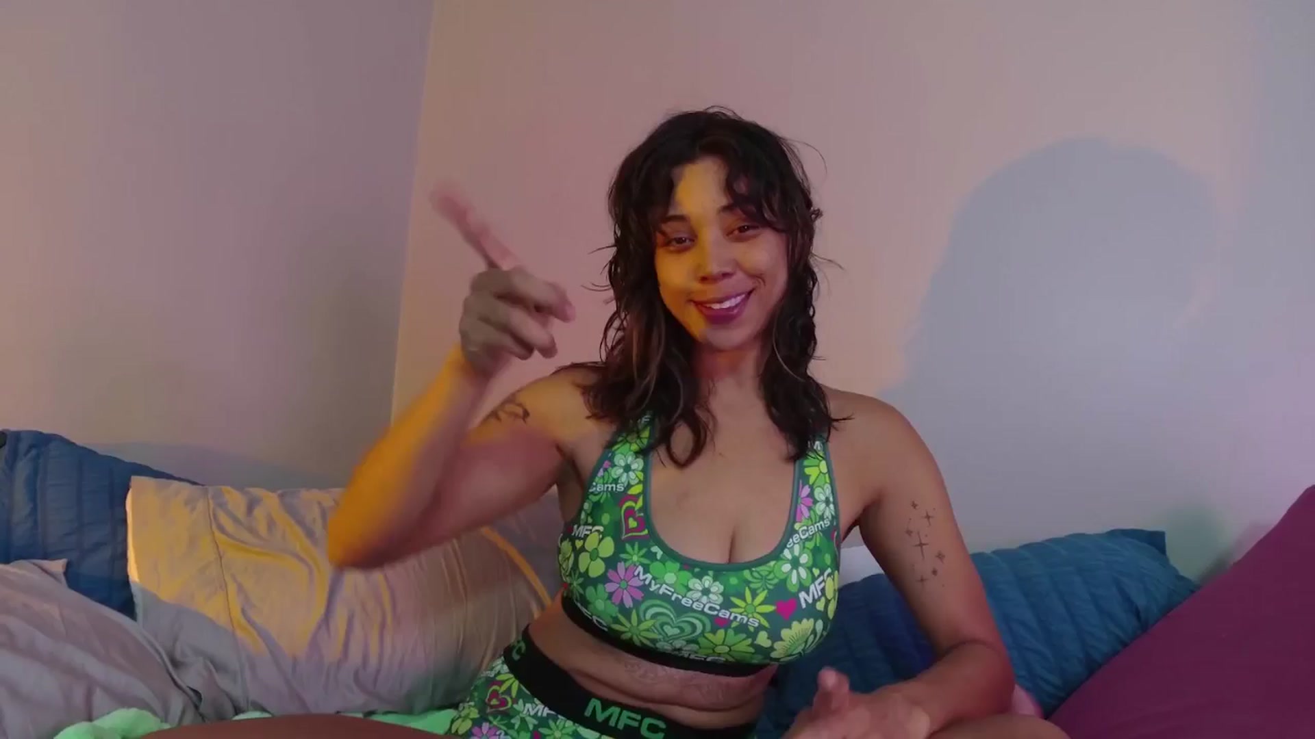 Gallery image thumbnail from KissingHigh's myfreecams stream on, 06/14/2025, 24:01 image 14 of 20