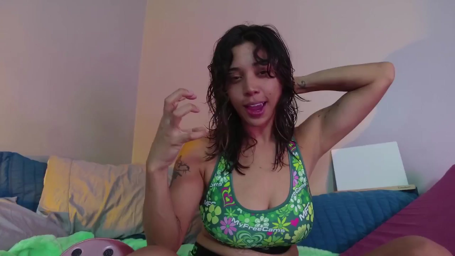 Gallery image thumbnail from KissingHigh's myfreecams stream on, 06/14/2025, 24:01 image 4 of 20