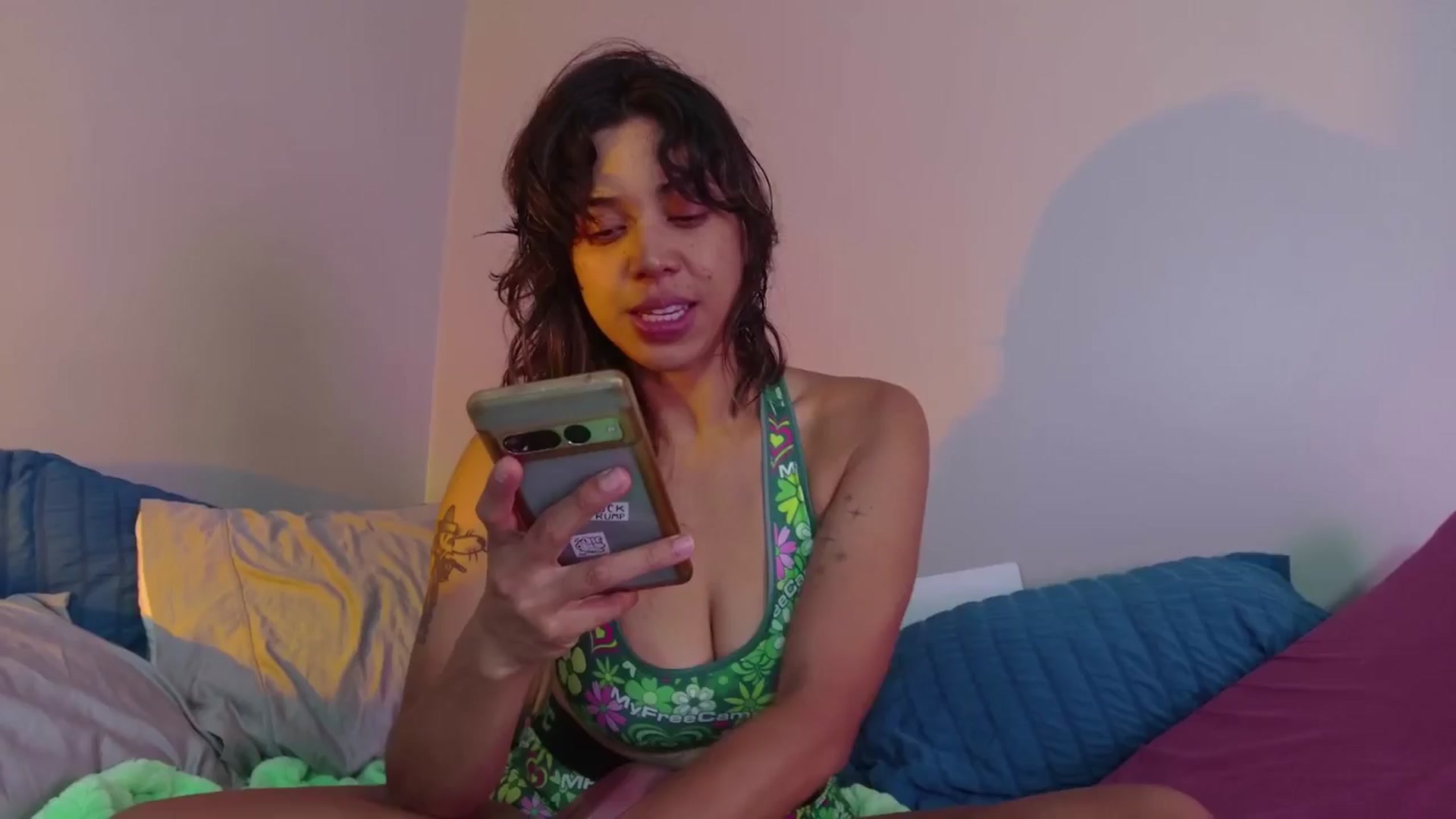 Gallery image thumbnail from KissingHigh's myfreecams stream on, 06/14/2025, 24:01 image 16 of 20