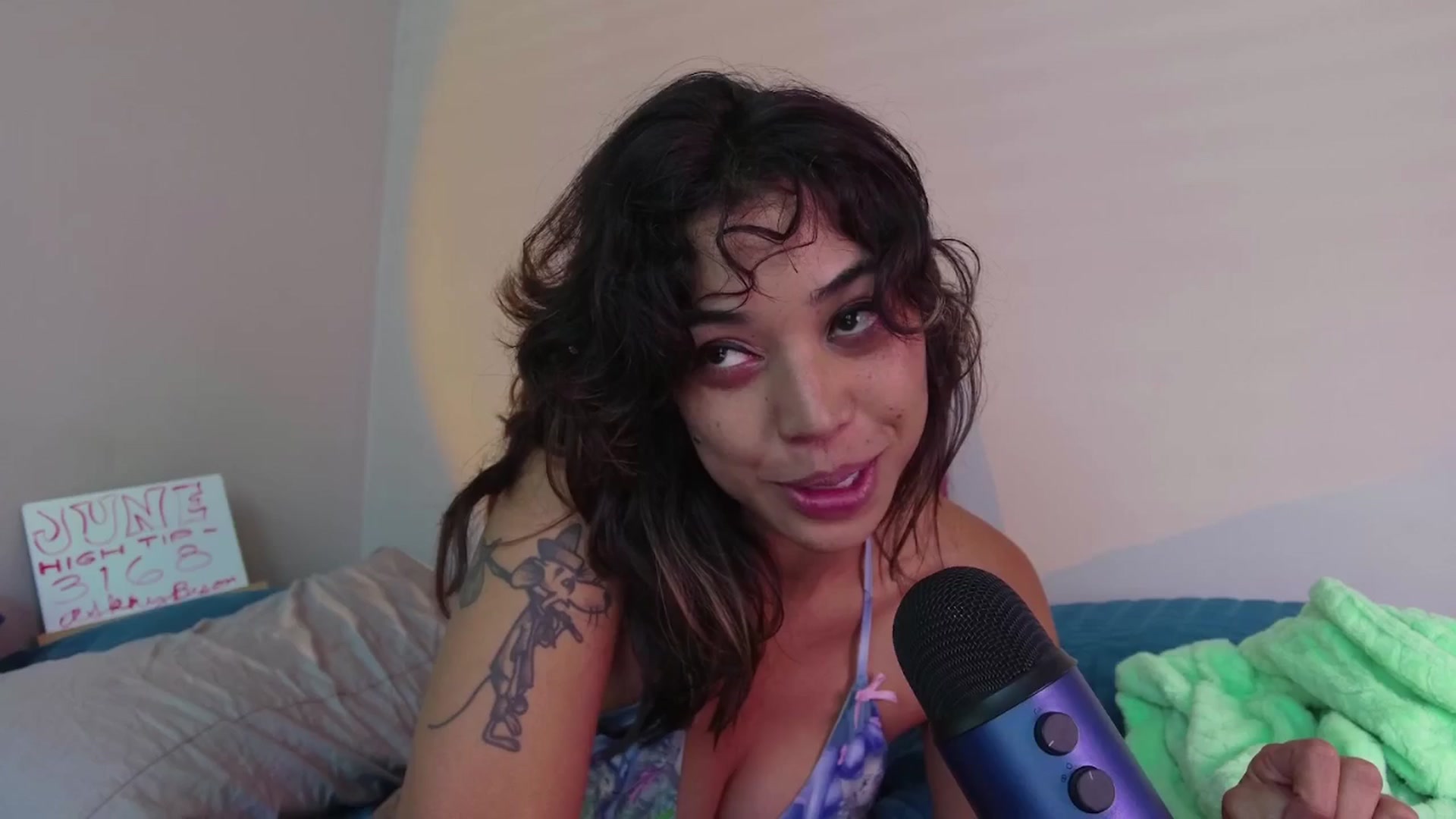 Gallery image thumbnail from KissingHigh's myfreecams stream on, 06/22/2025, 18:47 image 3 of 20
