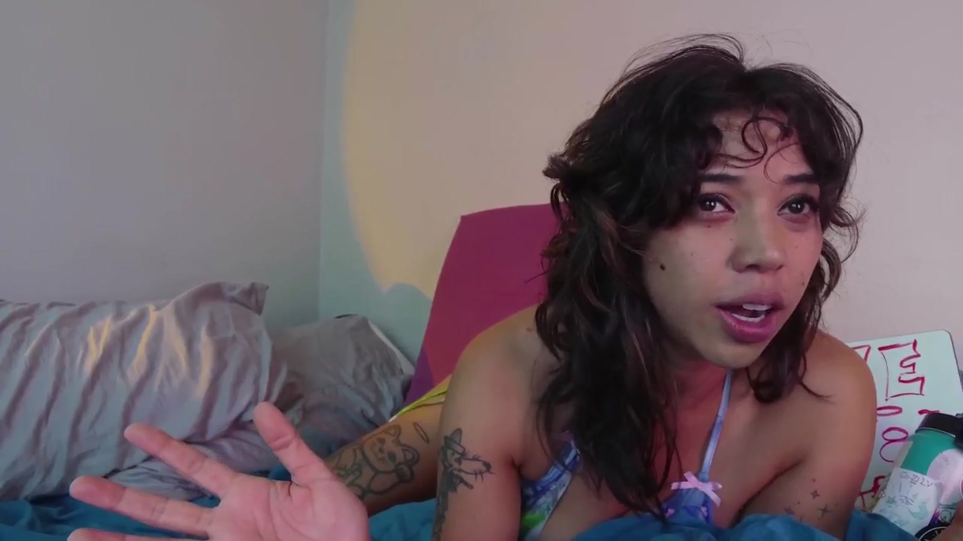 Gallery image thumbnail from KissingHigh's myfreecams stream on, 06/22/2025, 18:47 image 7 of 20