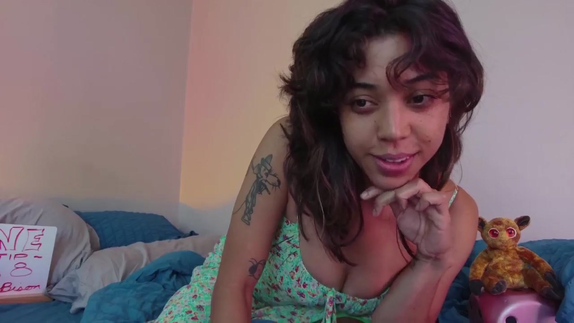 Gallery image thumbnail from KissingHigh's myfreecams stream on, 06/23/2025, 17:46 image 12 of 20