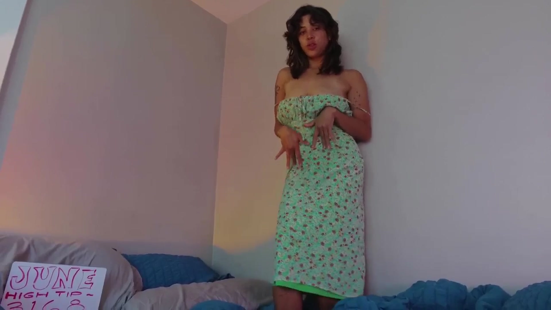 Gallery image thumbnail from KissingHigh's myfreecams stream on, 06/23/2025, 17:46 image 13 of 20