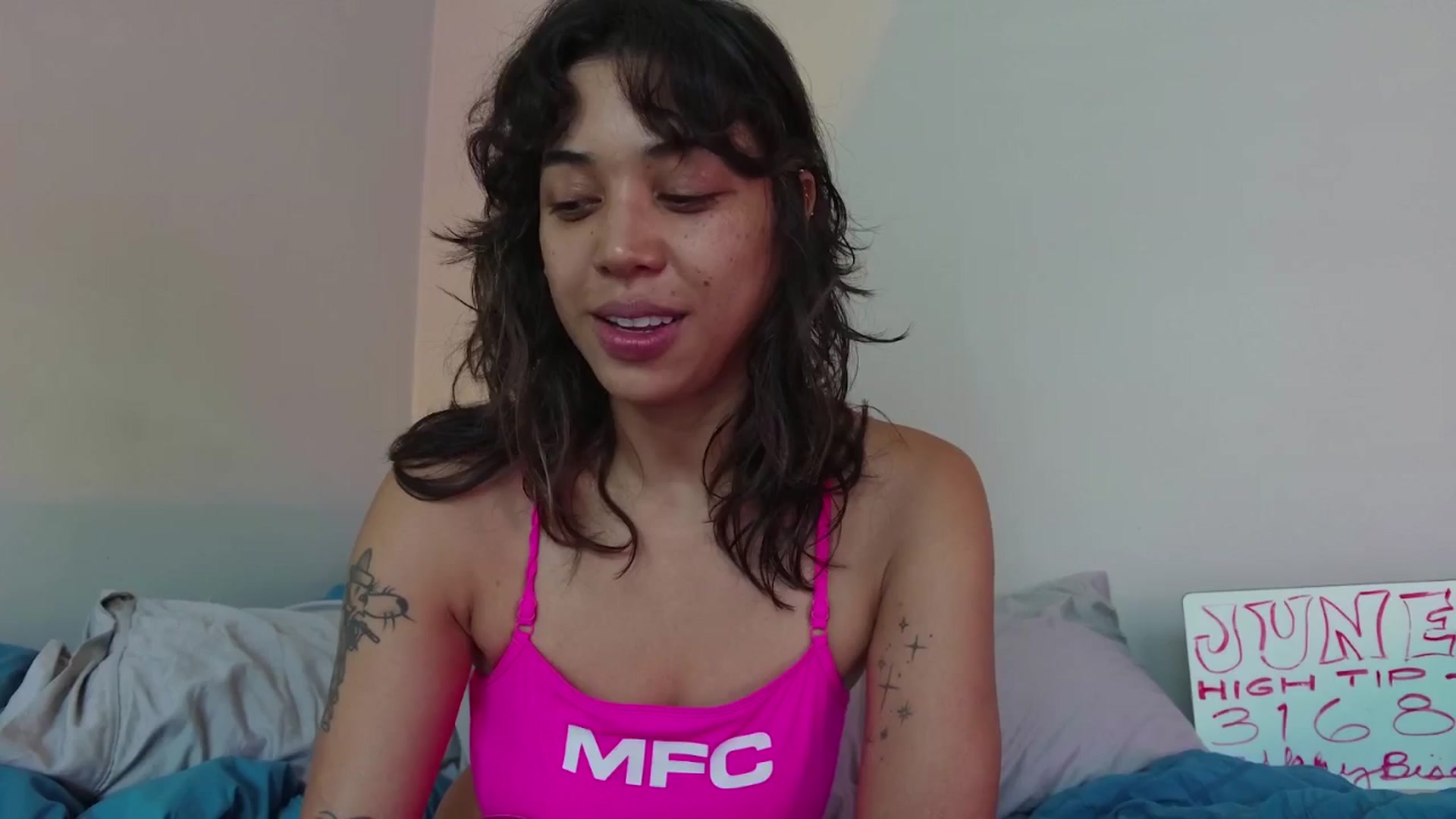 Gallery image thumbnail from KissingHigh's myfreecams stream on, 06/26/2025, 17:10 image 6 of 20