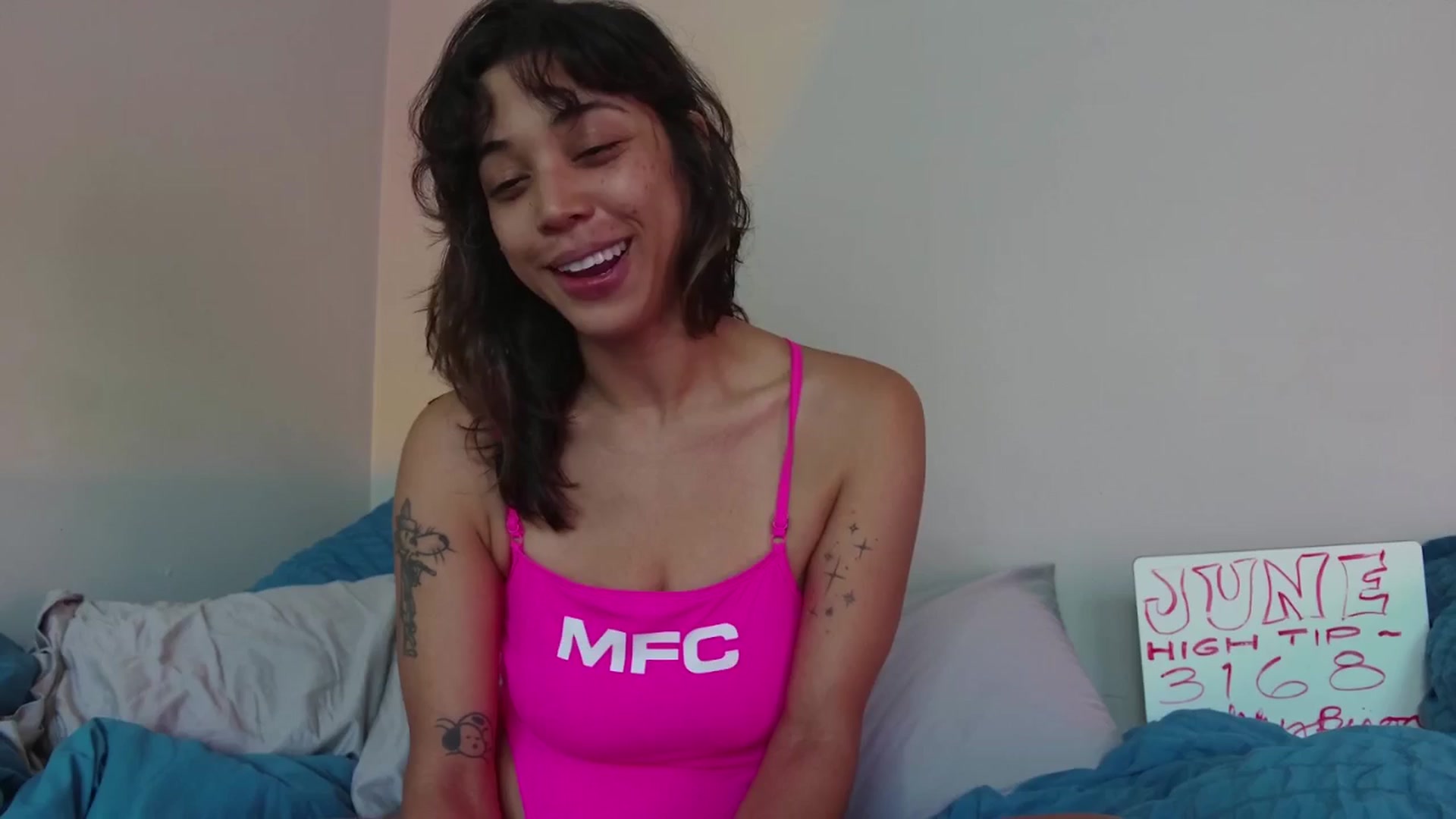 Gallery image thumbnail from KissingHigh's myfreecams stream on, 06/26/2025, 17:10 image 12 of 20