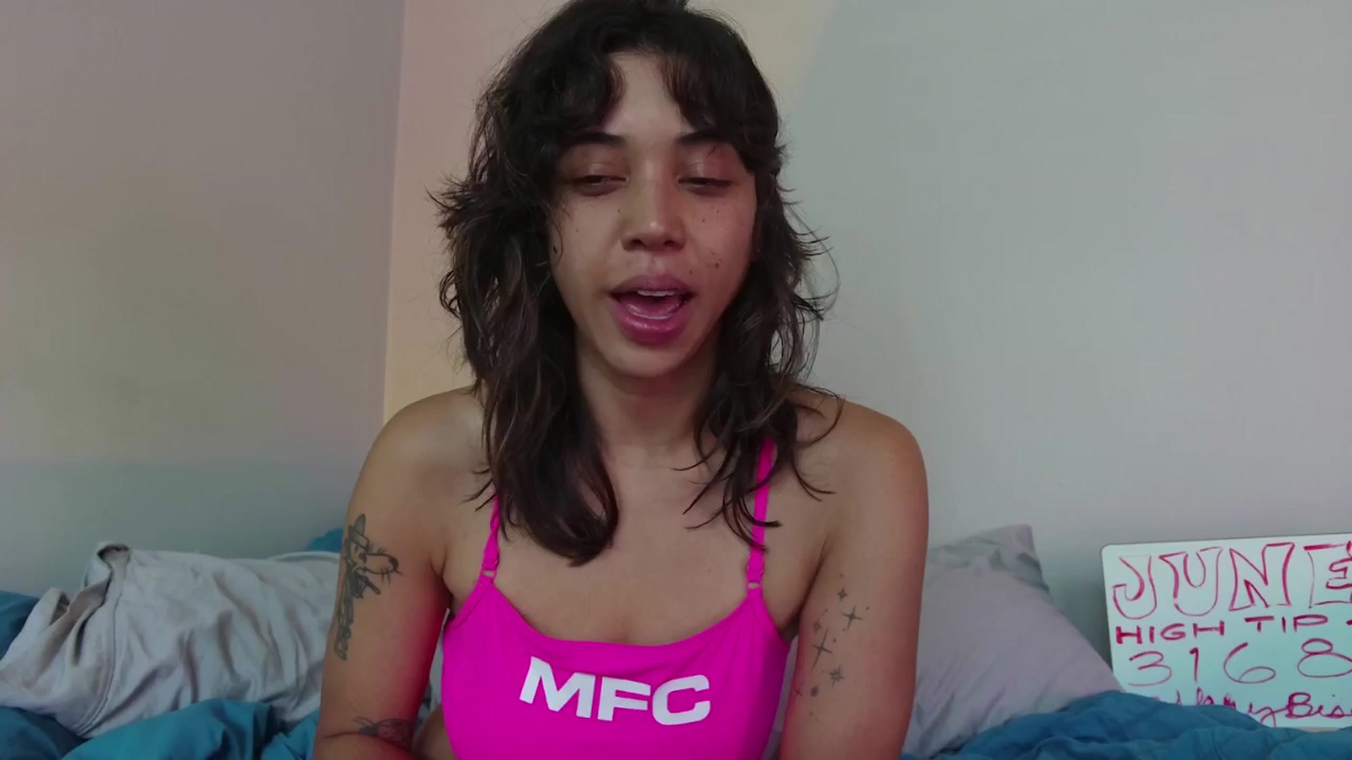 Gallery image thumbnail from KissingHigh's myfreecams stream on, 06/26/2025, 17:10 image 5 of 20