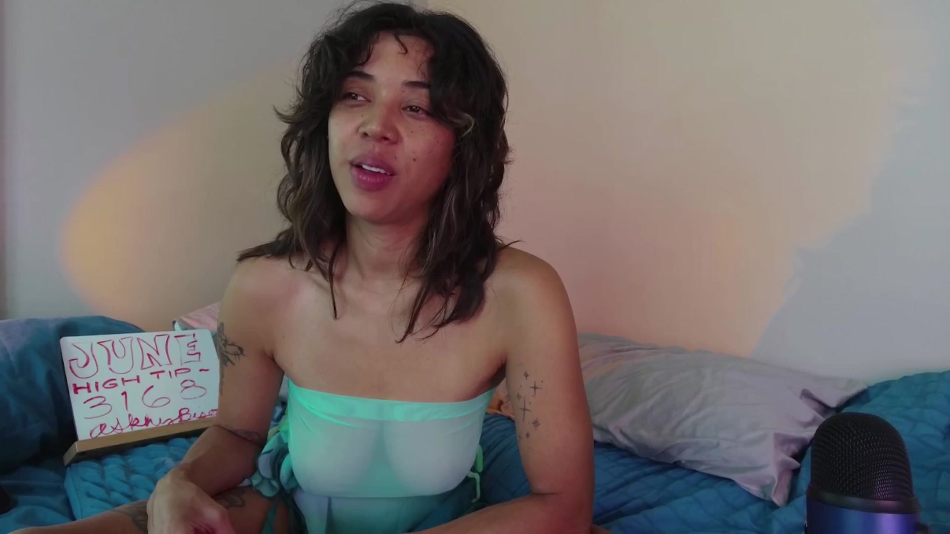 Gallery image thumbnail from KissingHigh's myfreecams stream on, 06/29/2025, 18:47 image 3 of 20