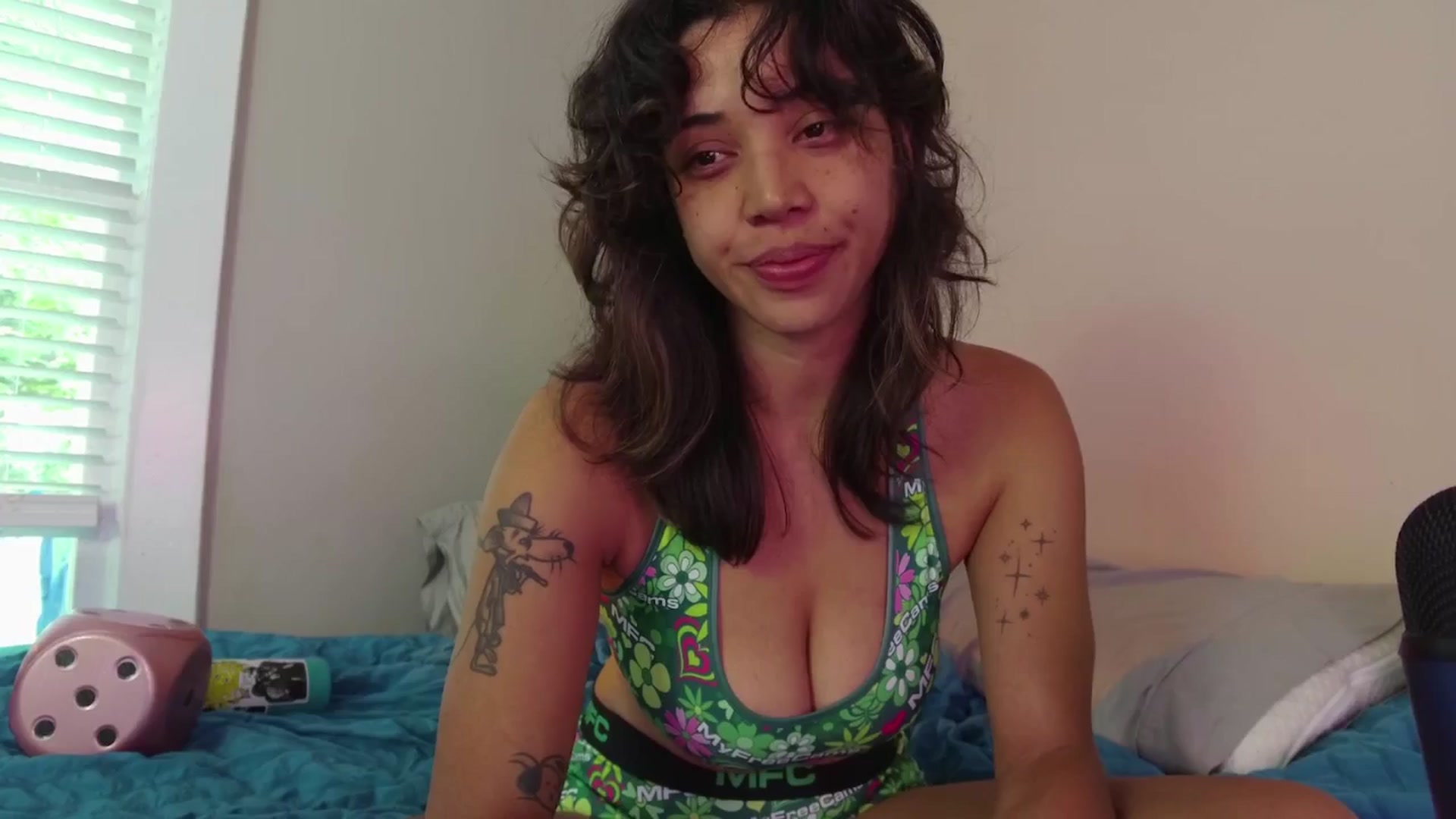Gallery image thumbnail from KissingHigh's myfreecams stream on, 07/20/2025, 17:53 image 12 of 20