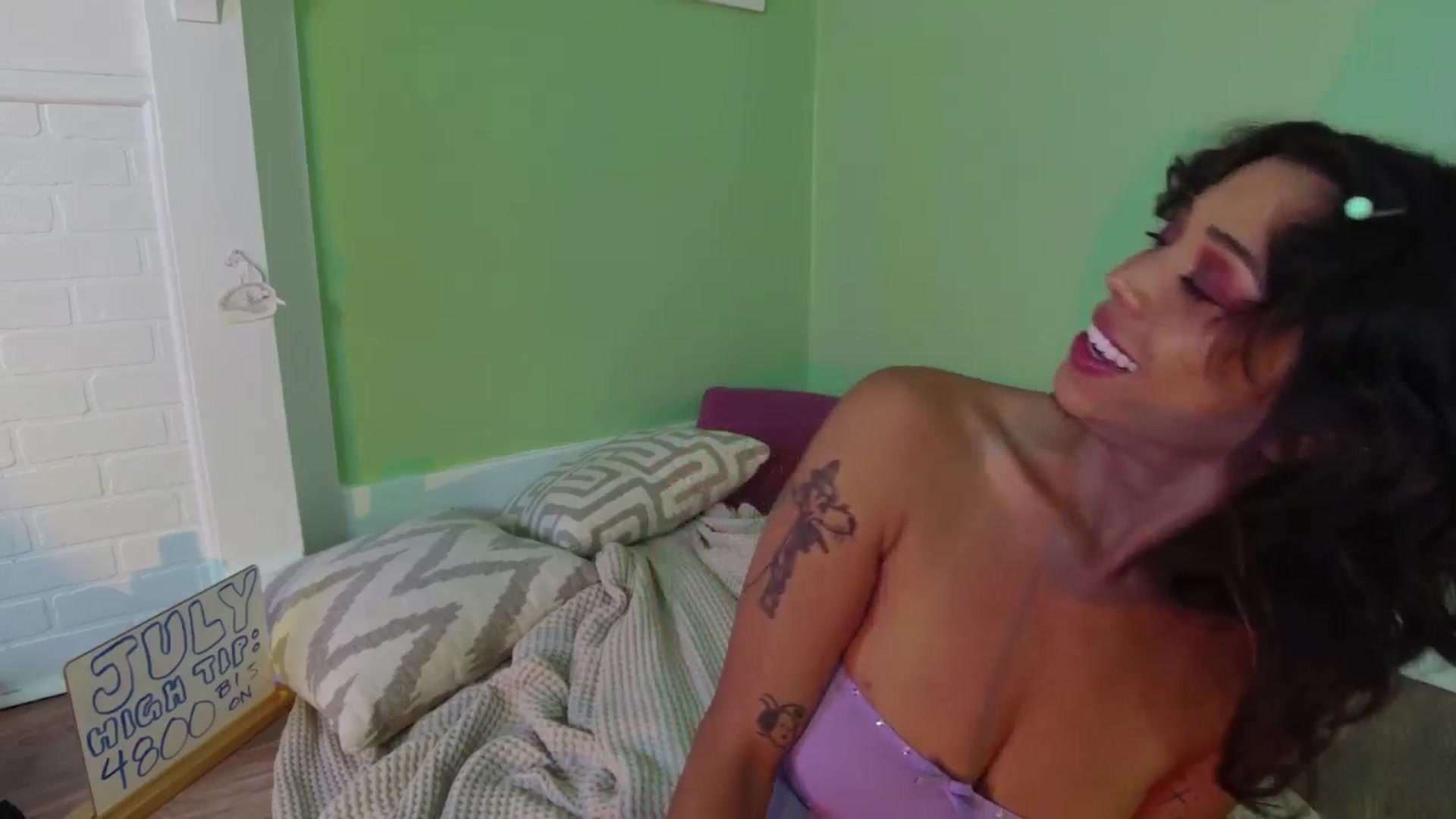 Gallery image thumbnail from KissingHigh's myfreecams stream on, 08/02/2025, 02:53 image 17 of 20