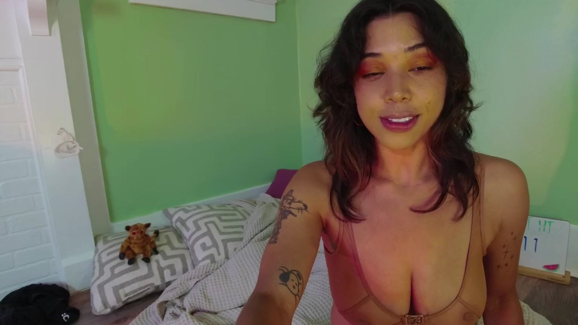 Gallery image thumbnail from KissingHigh's myfreecams stream on, 08/10/2025, 03:05 image 5 of 20