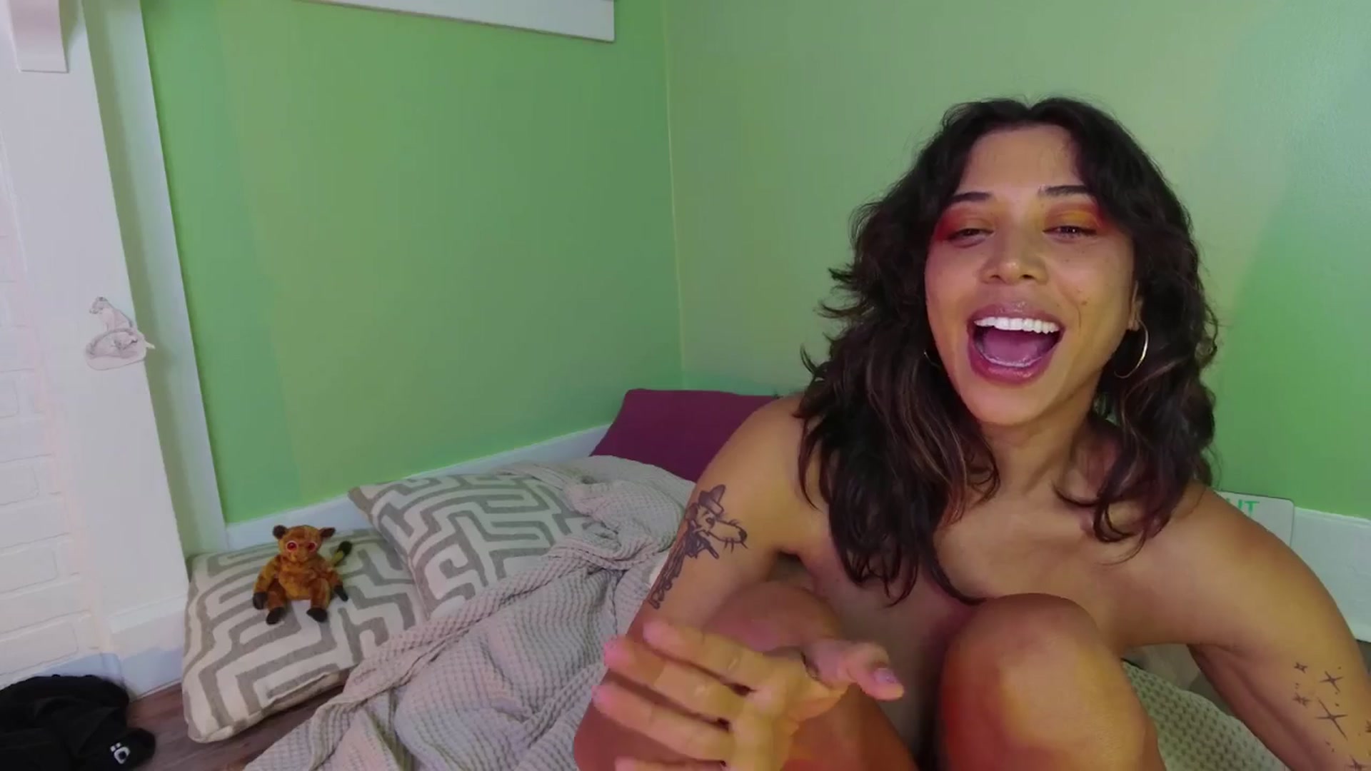Gallery image thumbnail from KissingHigh's myfreecams stream on, 08/10/2025, 03:42 image 12 of 20