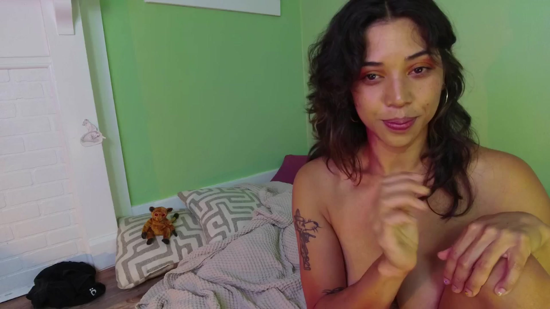 Gallery image thumbnail from KissingHigh's myfreecams stream on, 08/10/2025, 03:42 image 5 of 20