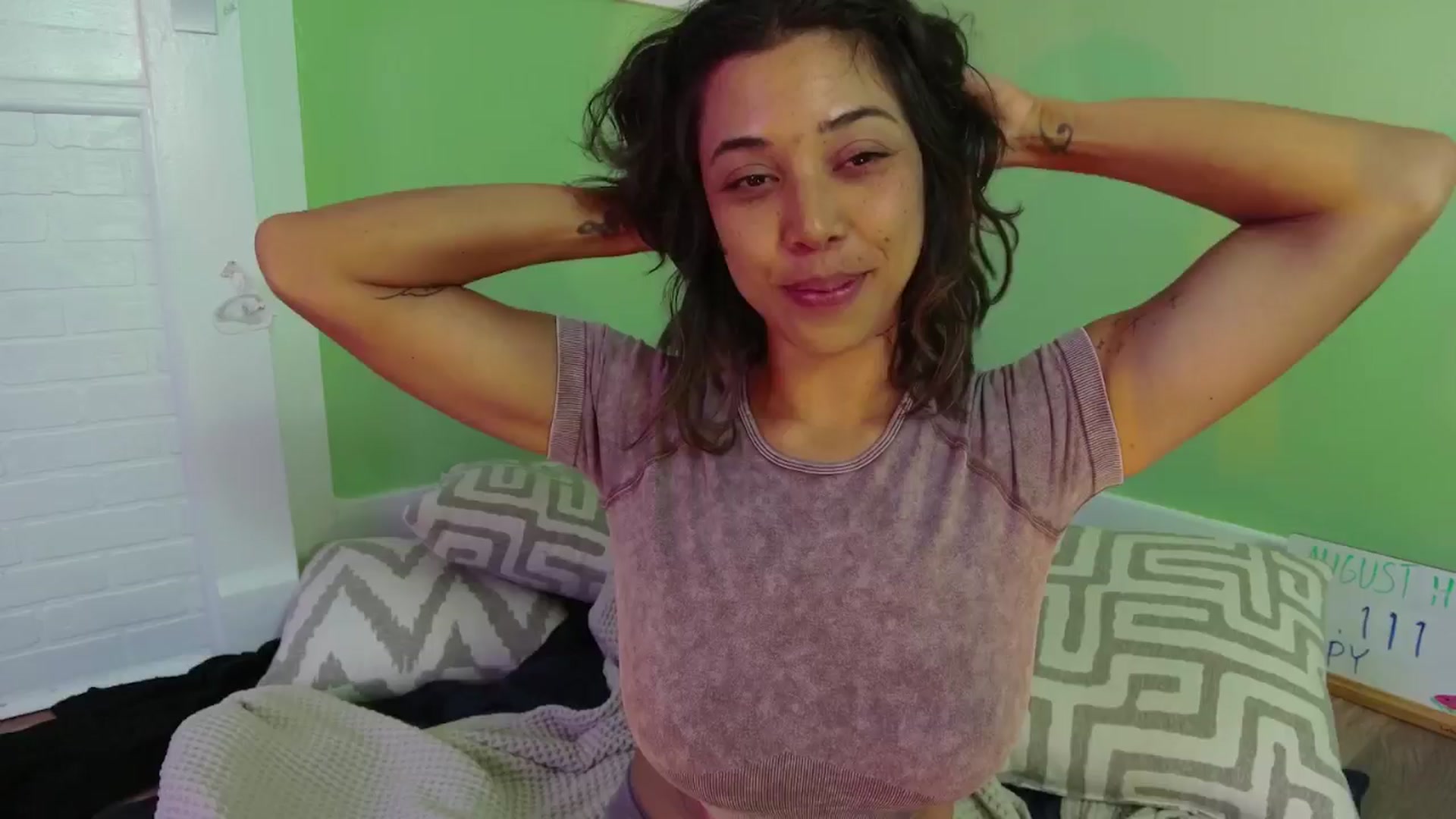Gallery image thumbnail from KissingHigh's myfreecams stream on, 08/23/2025, 01:43 image 13 of 20