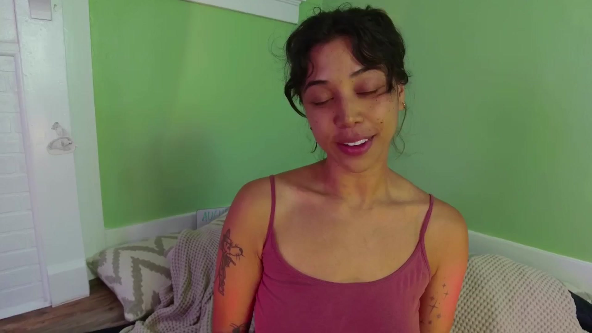 Gallery image thumbnail from KissingHigh's myfreecams stream on, 08/28/2025, 02:13 image 4 of 20