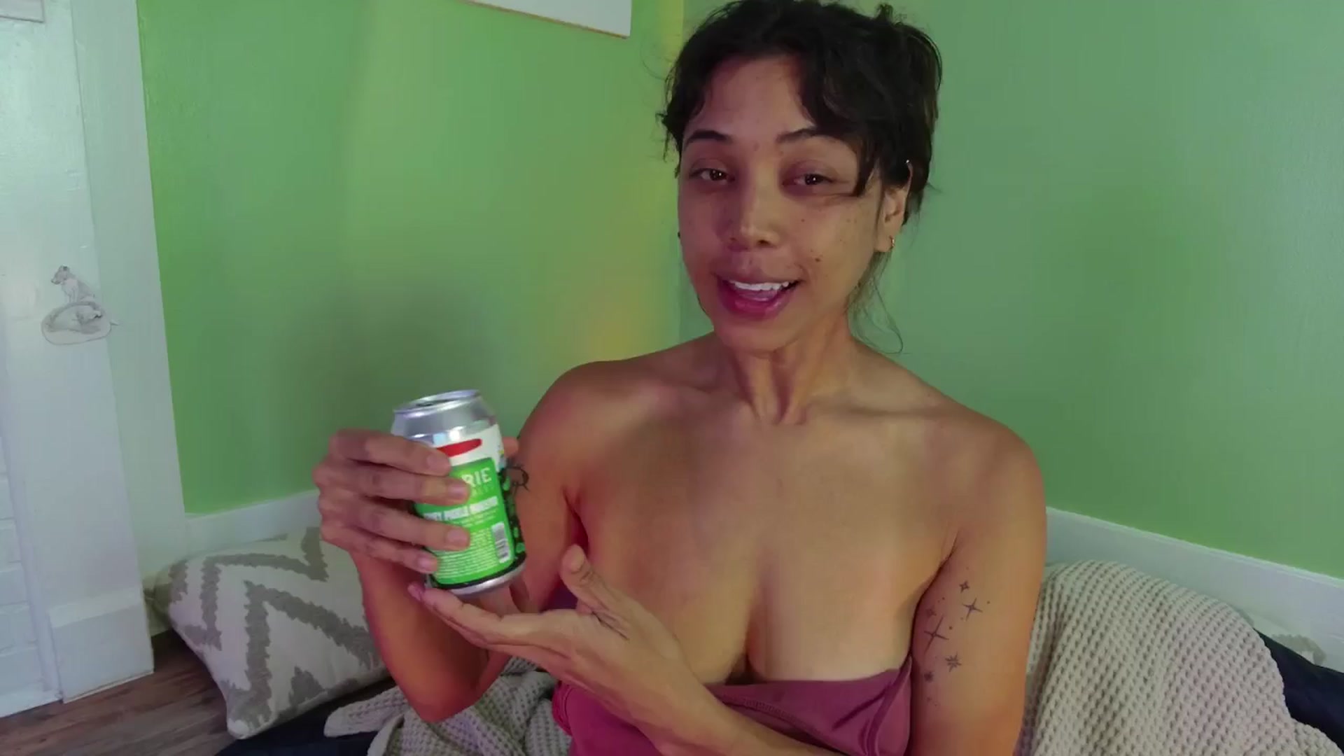Gallery image thumbnail from KissingHigh's myfreecams stream on, 08/28/2025, 02:13 image 12 of 20