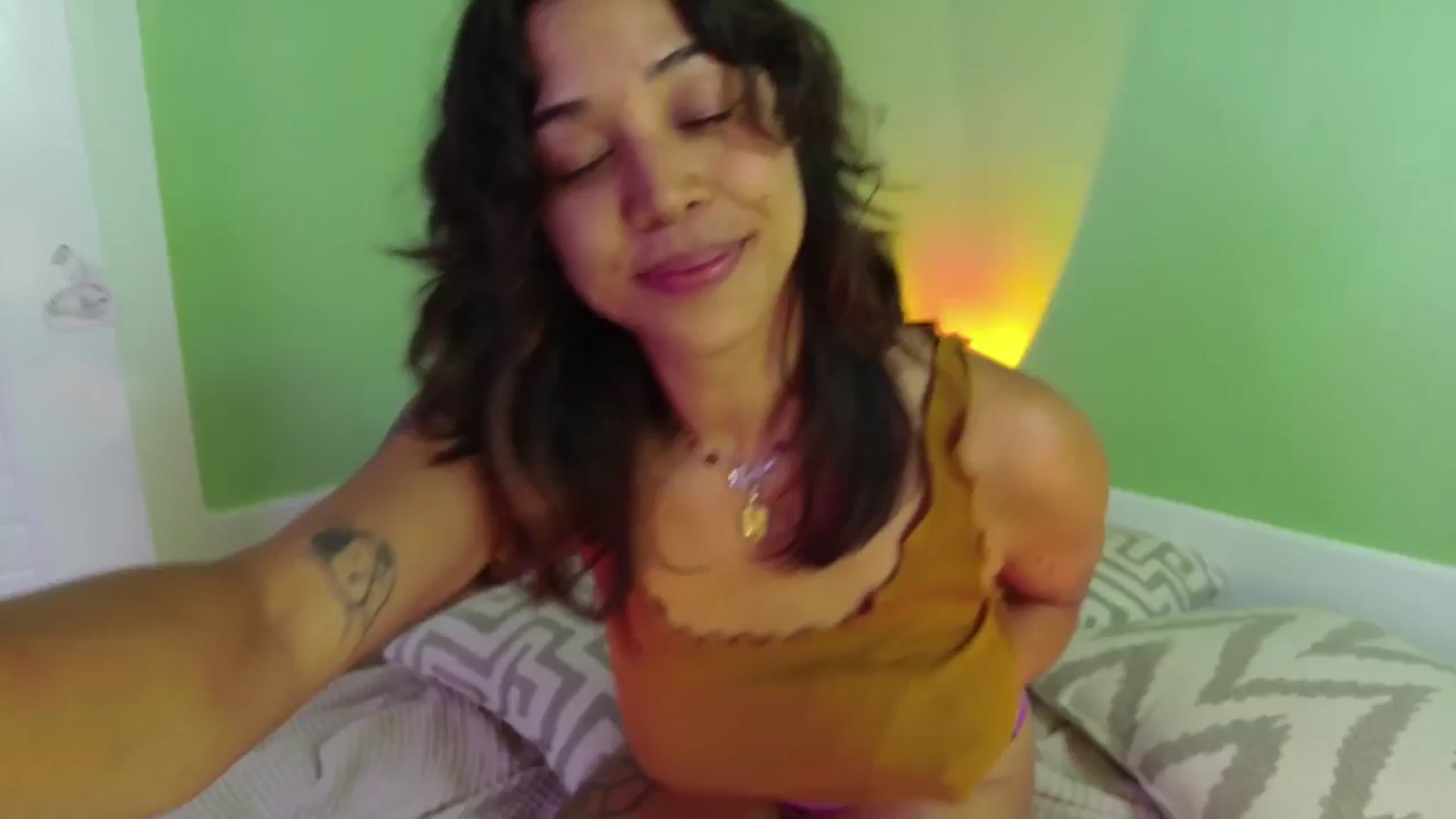 Gallery image thumbnail from KissingHigh's myfreecams stream on, 08/31/2025, 04:02 image 16 of 20