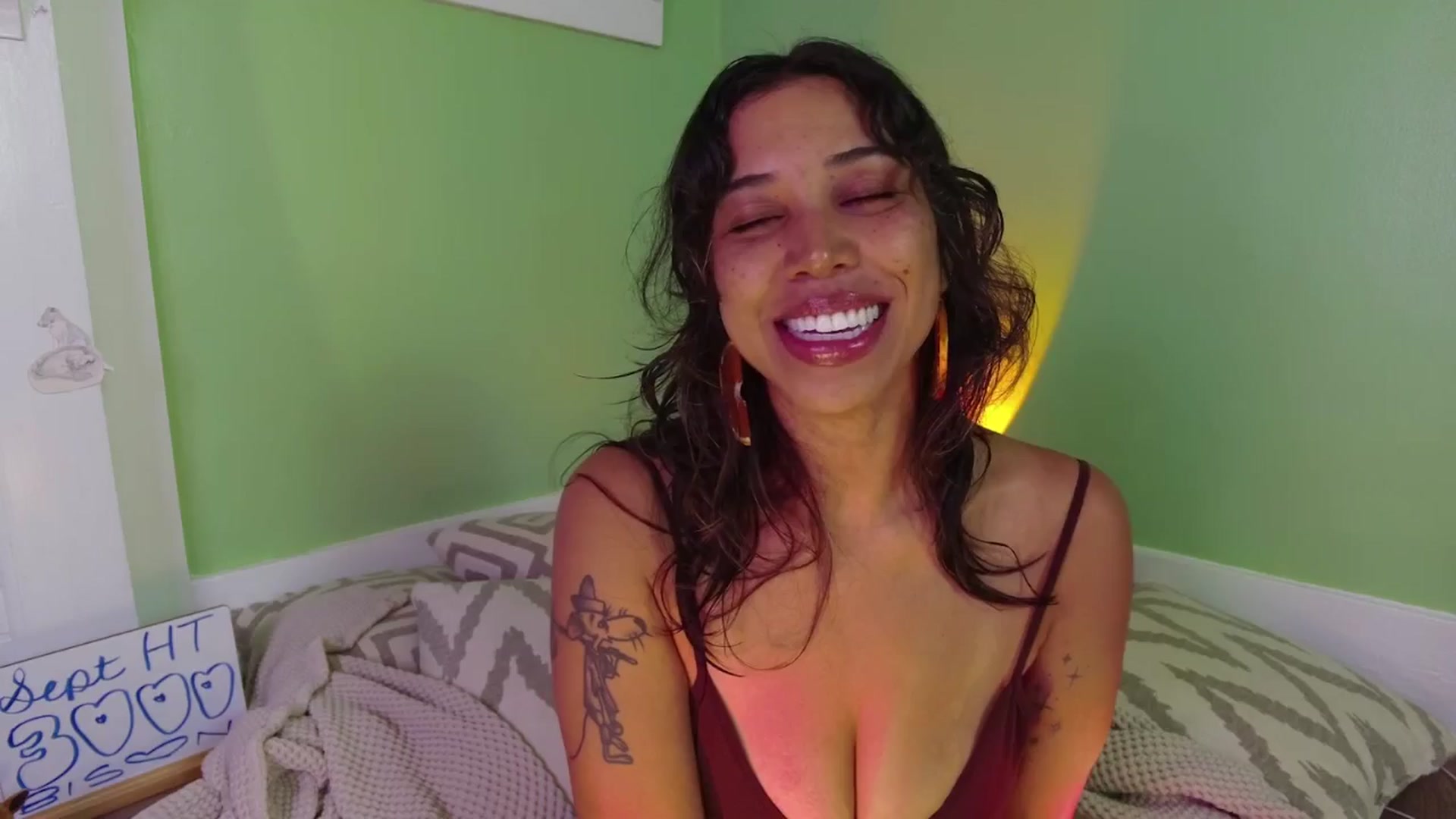 Gallery image thumbnail from KissingHigh's myfreecams stream on, 09/16/2025, 02:33 image 5 of 20