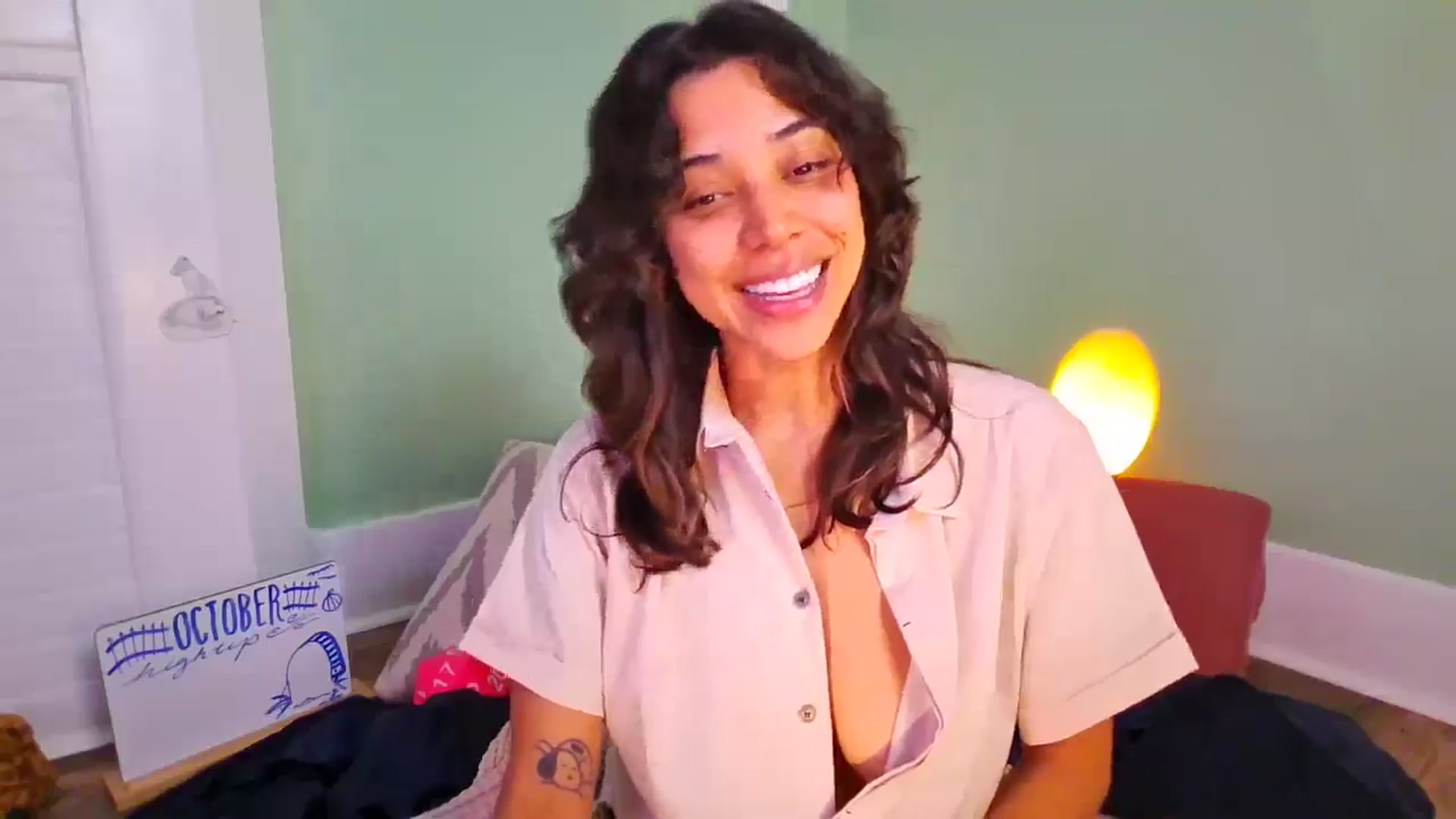 Gallery image thumbnail from KissingHigh's myfreecams stream on, 10/04/2025, 02:33 image 3 of 20