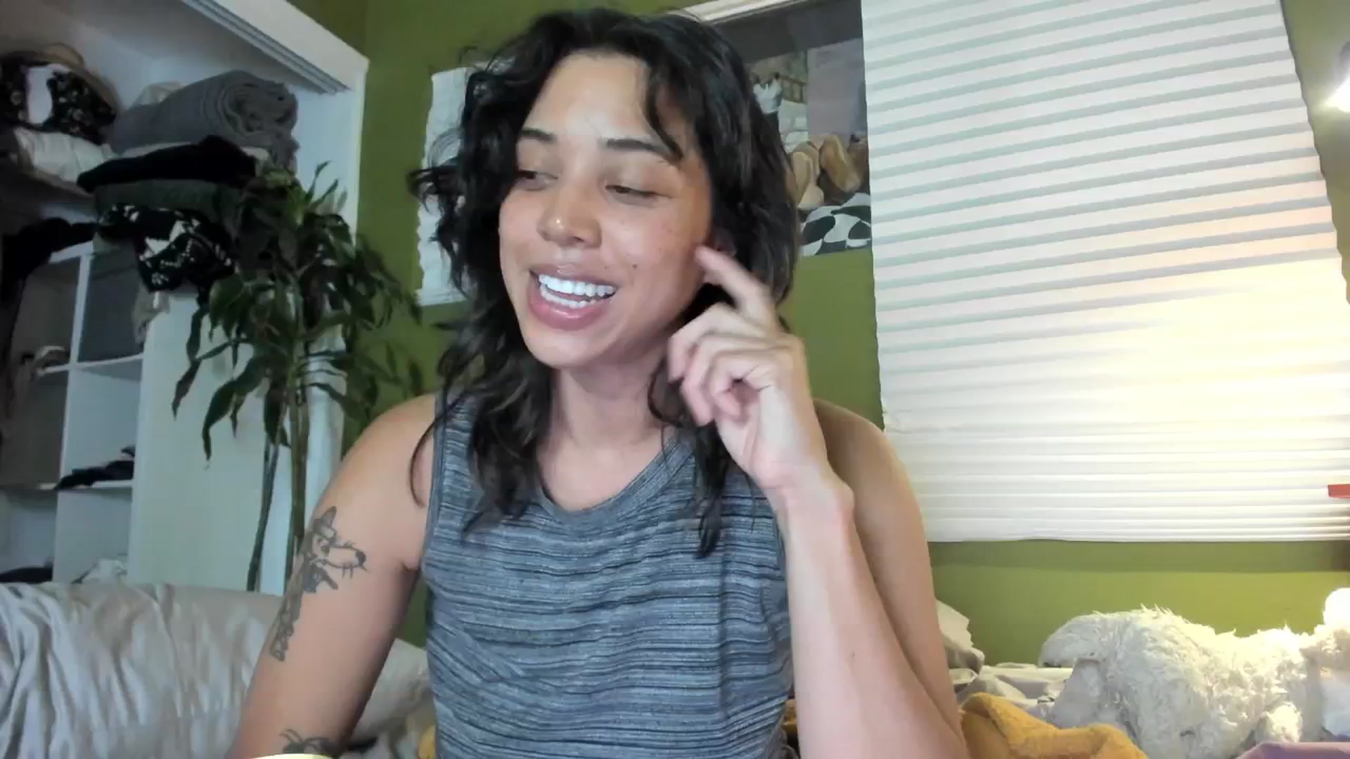 Gallery image thumbnail from KissingHigh's myfreecams stream on, 10/17/2025, 02:19 image 1 of 20