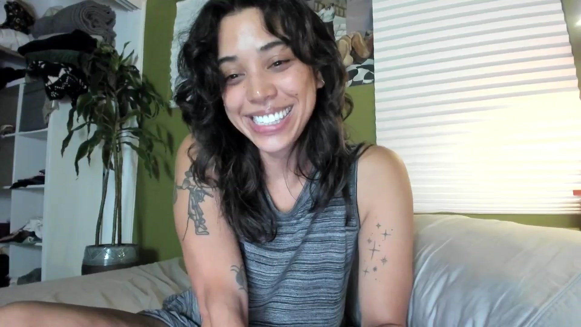 Gallery image thumbnail from KissingHigh's myfreecams stream on, 10/17/2025, 02:19 image 6 of 20