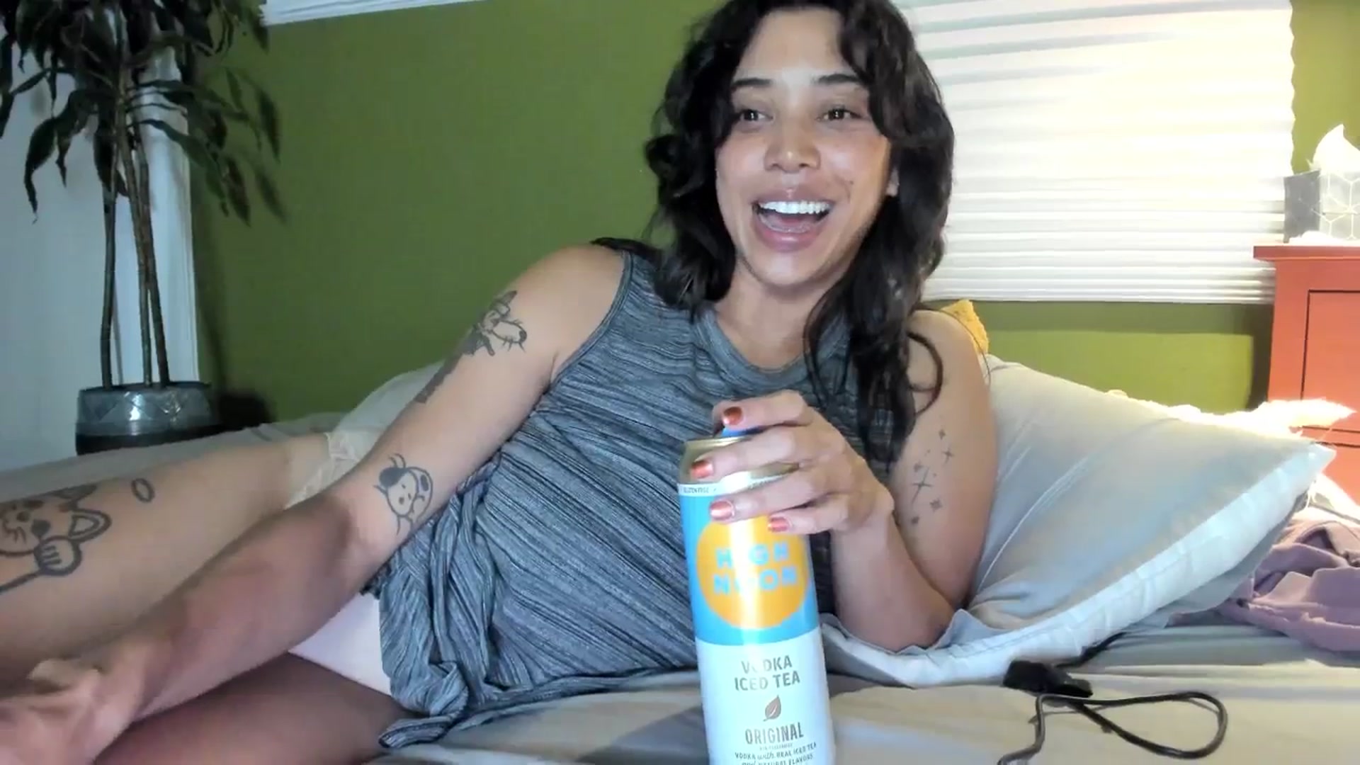 Gallery image thumbnail from KissingHigh's myfreecams stream on, 10/17/2025, 02:19 image 16 of 20