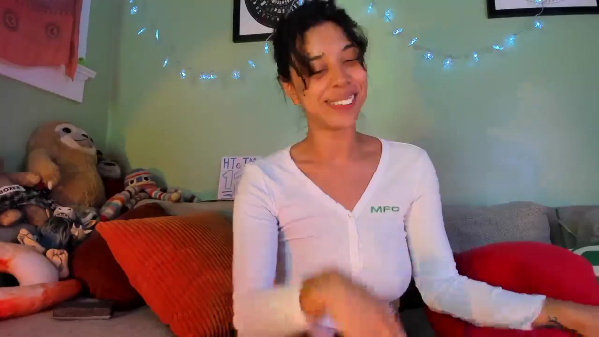 Gallery image thumbnail from KissingHigh's myfreecams stream on, 12/16/2025, 04:03 image 6 of 20