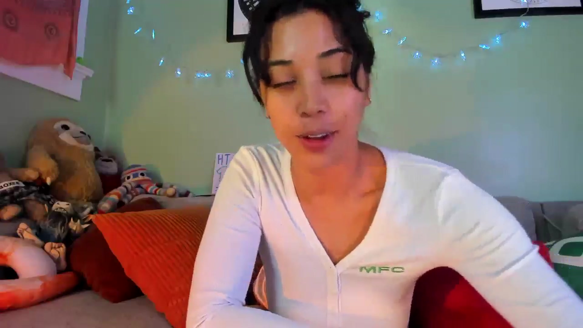 Gallery image thumbnail from KissingHigh's myfreecams stream on, 12/16/2025, 04:03 image 5 of 20