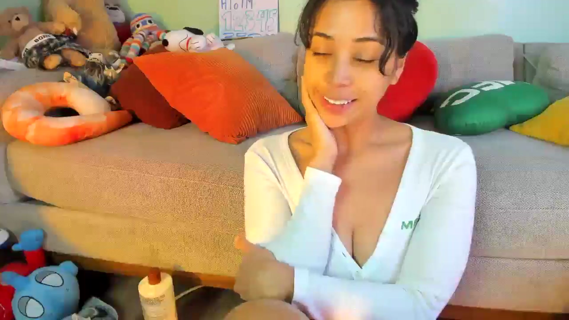 Gallery image thumbnail from KissingHigh's myfreecams stream on, 12/16/2025, 04:03 image 17 of 20