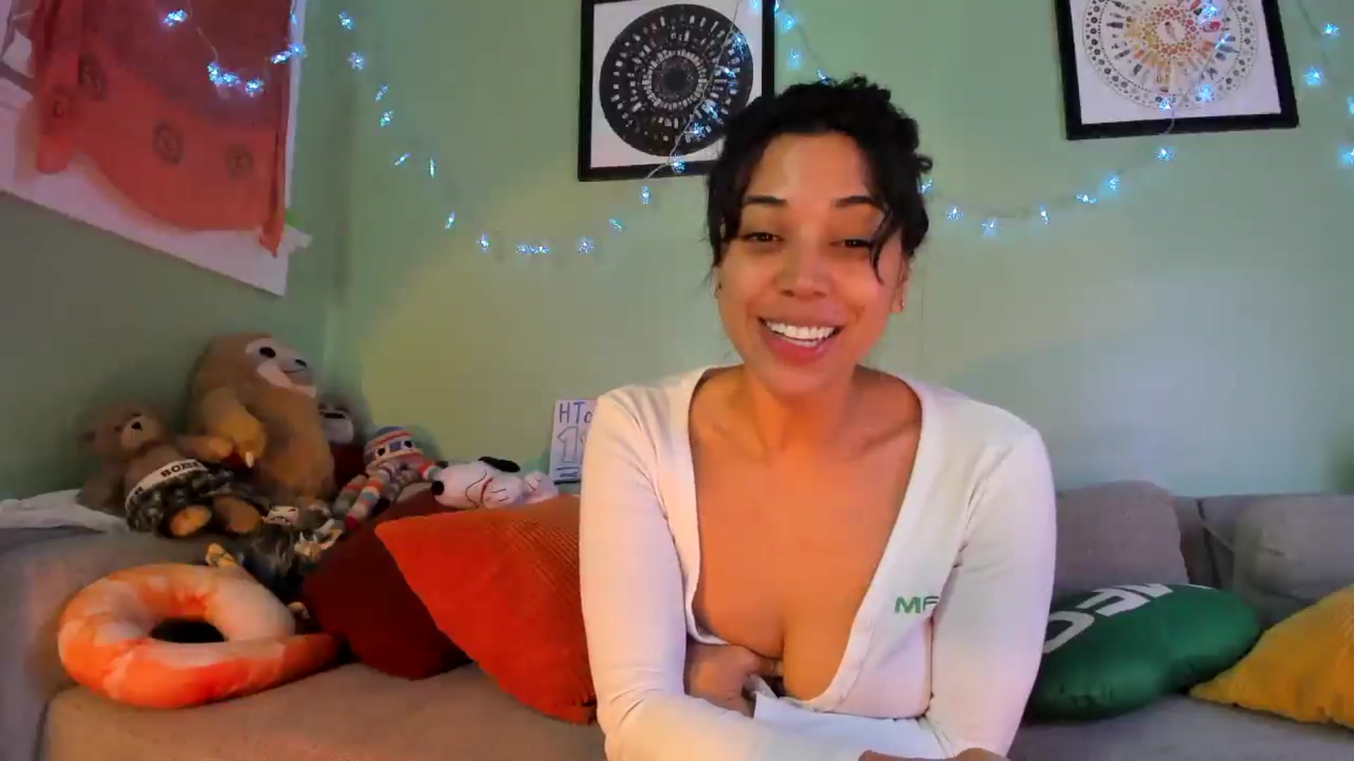 Gallery image thumbnail from KissingHigh's myfreecams stream on, 12/16/2025, 04:03 image 13 of 20
