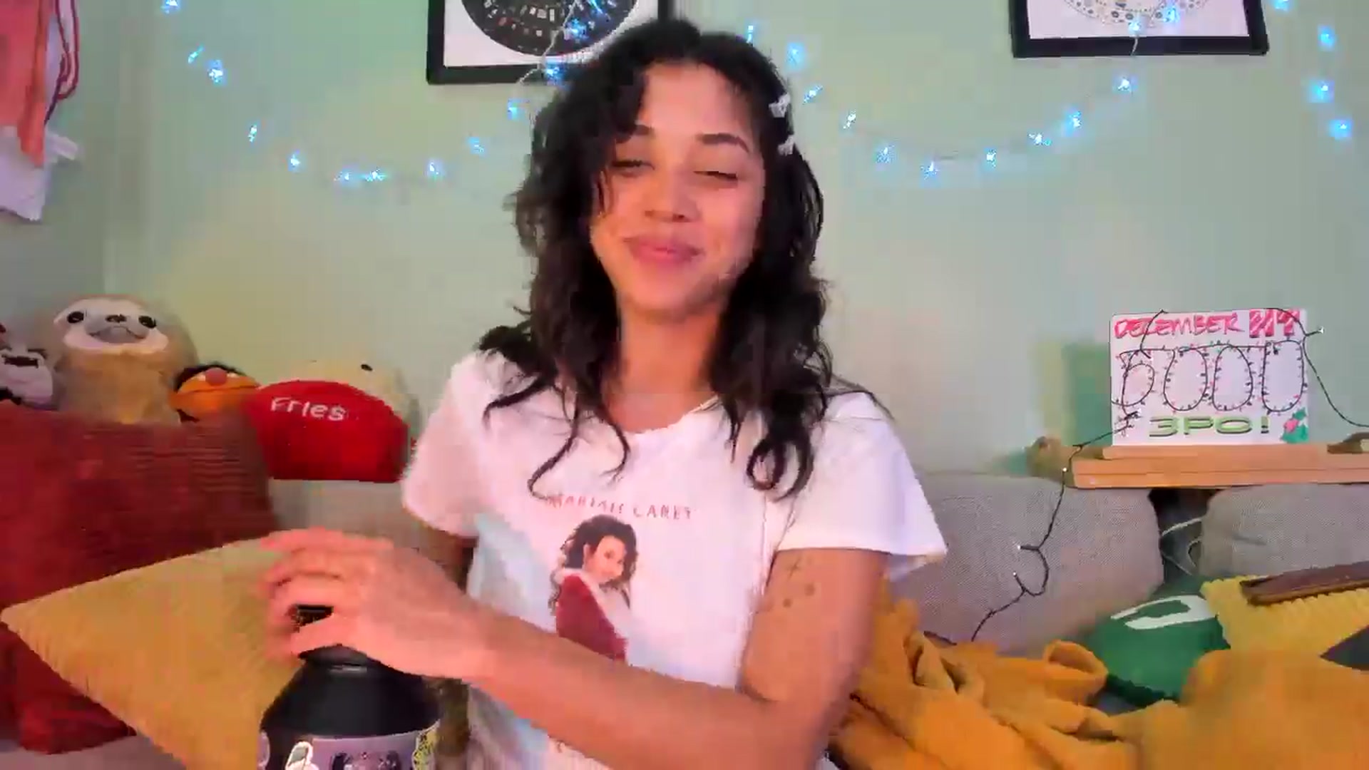 Gallery image thumbnail from KissingHigh's myfreecams stream on, 12/23/2025, 04:10 image 3 of 20