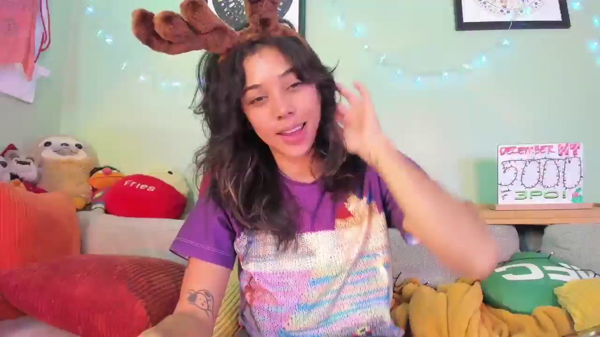 Gallery image thumbnail from KissingHigh's myfreecams stream on, 12/24/2025, 04:06 image 1 of 20