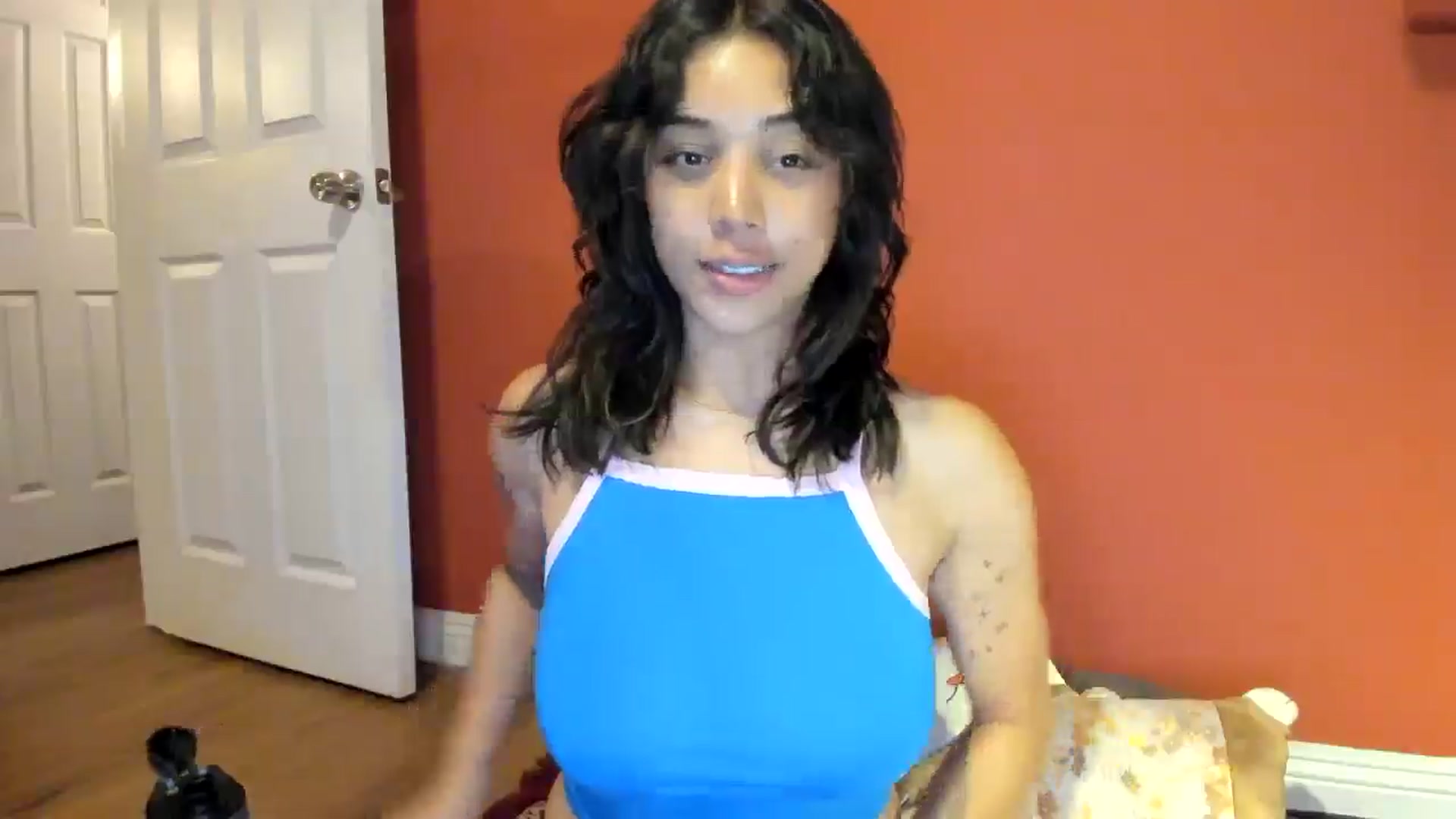 Gallery image thumbnail from KissingHigh's myfreecams stream on, 01/16/2026, 02:58 image 16 of 20